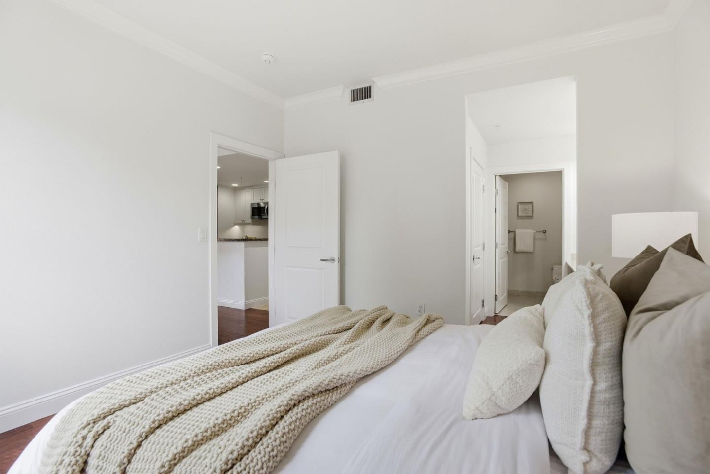 225 9th AVE 105