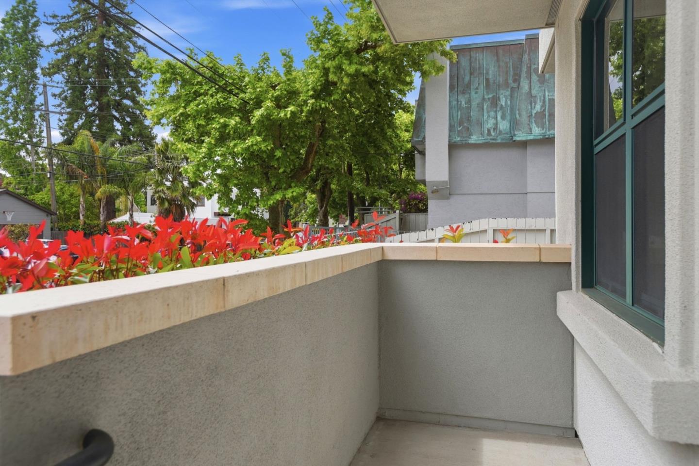 225 9th AVE 105