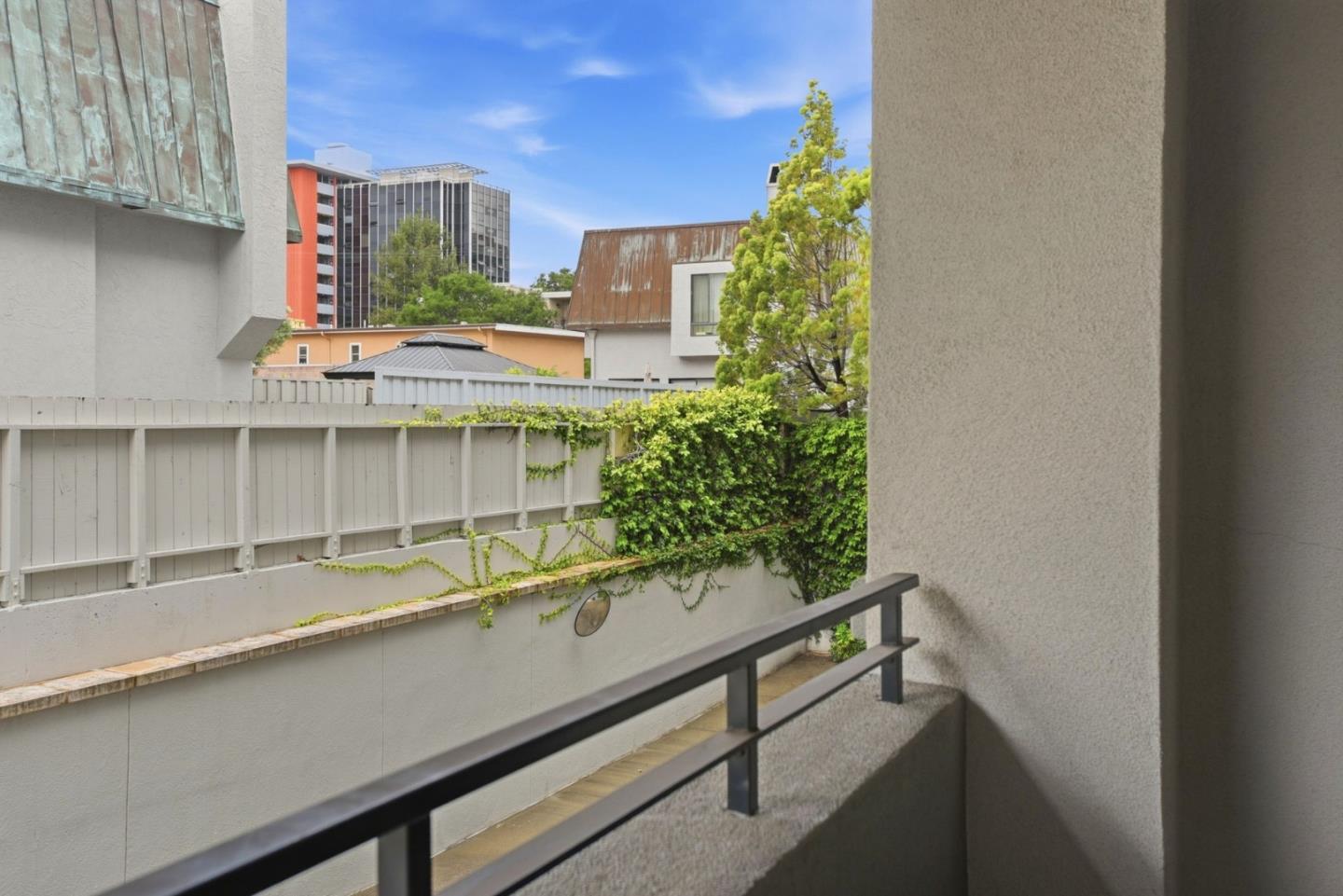 225 9th AVE 105