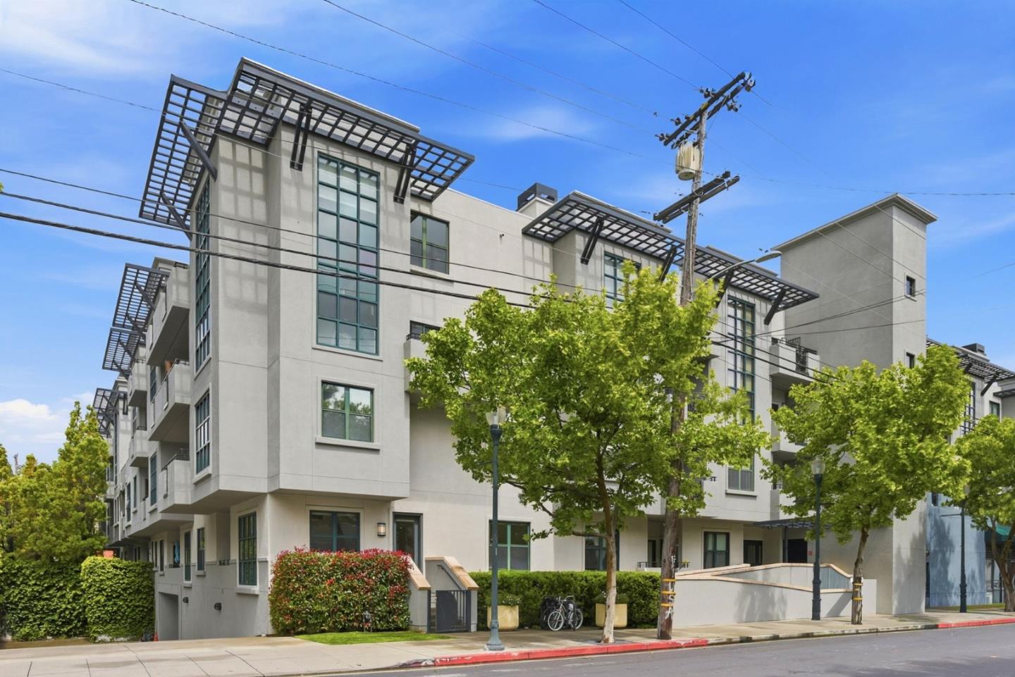 225 9th AVE 105