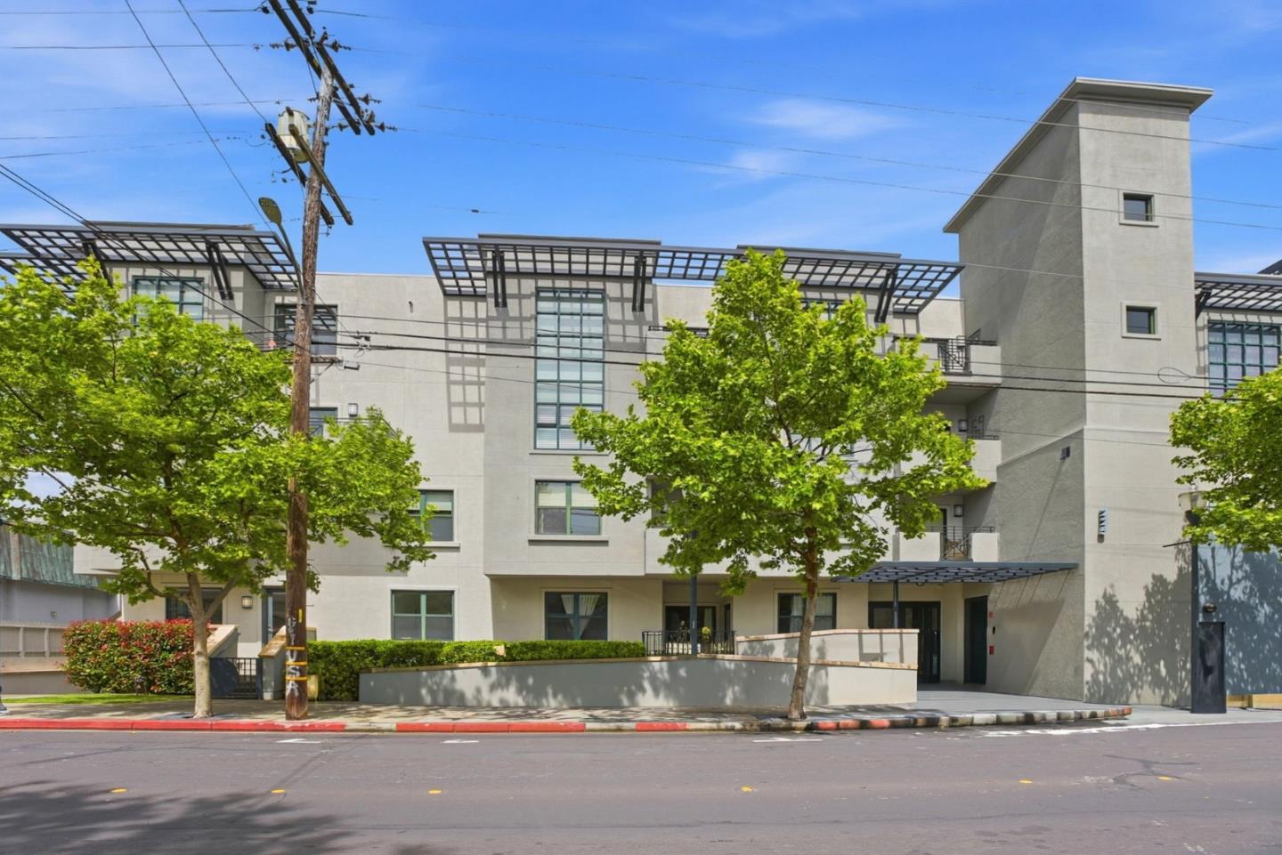 225 9th AVE 105