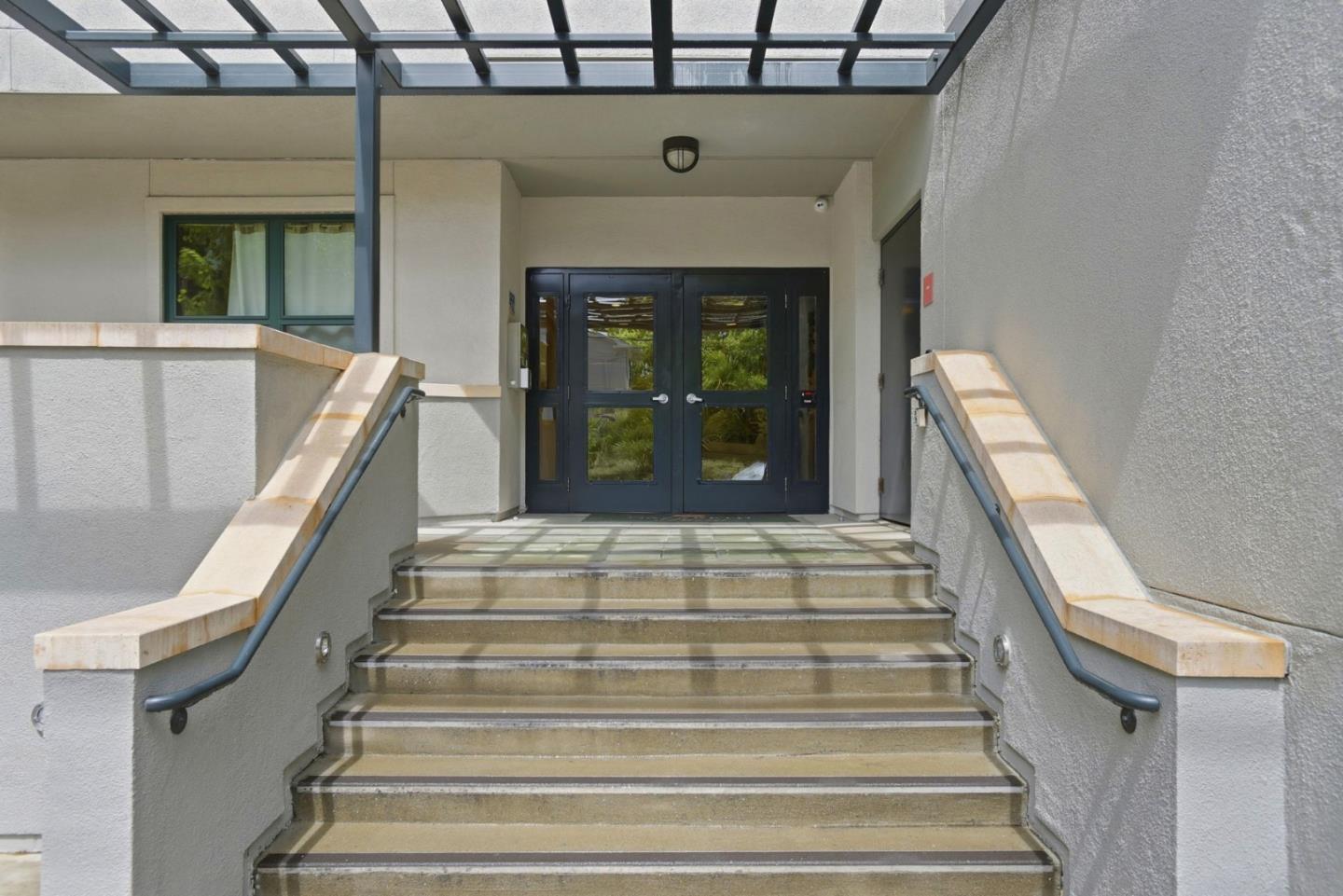 225 9th AVE 105