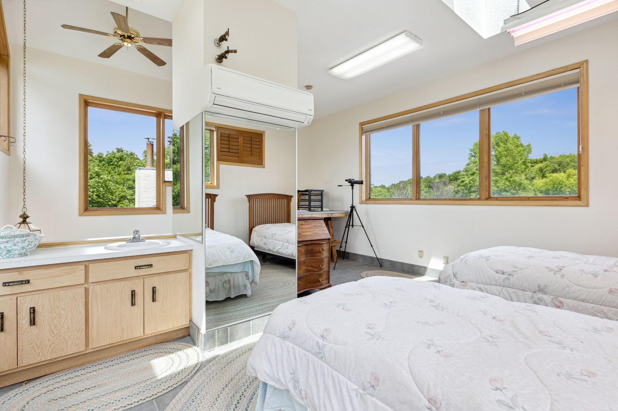 1562 Bolton Drive NW