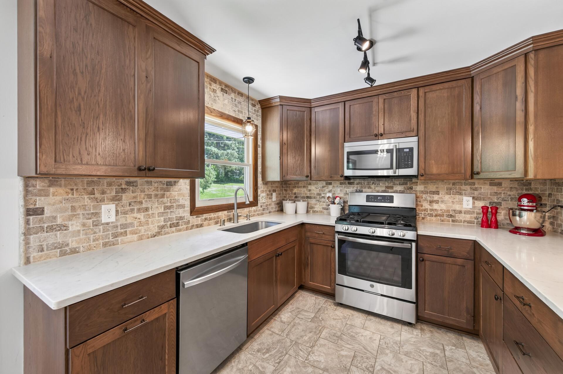 6911 Ticonderoga Trail