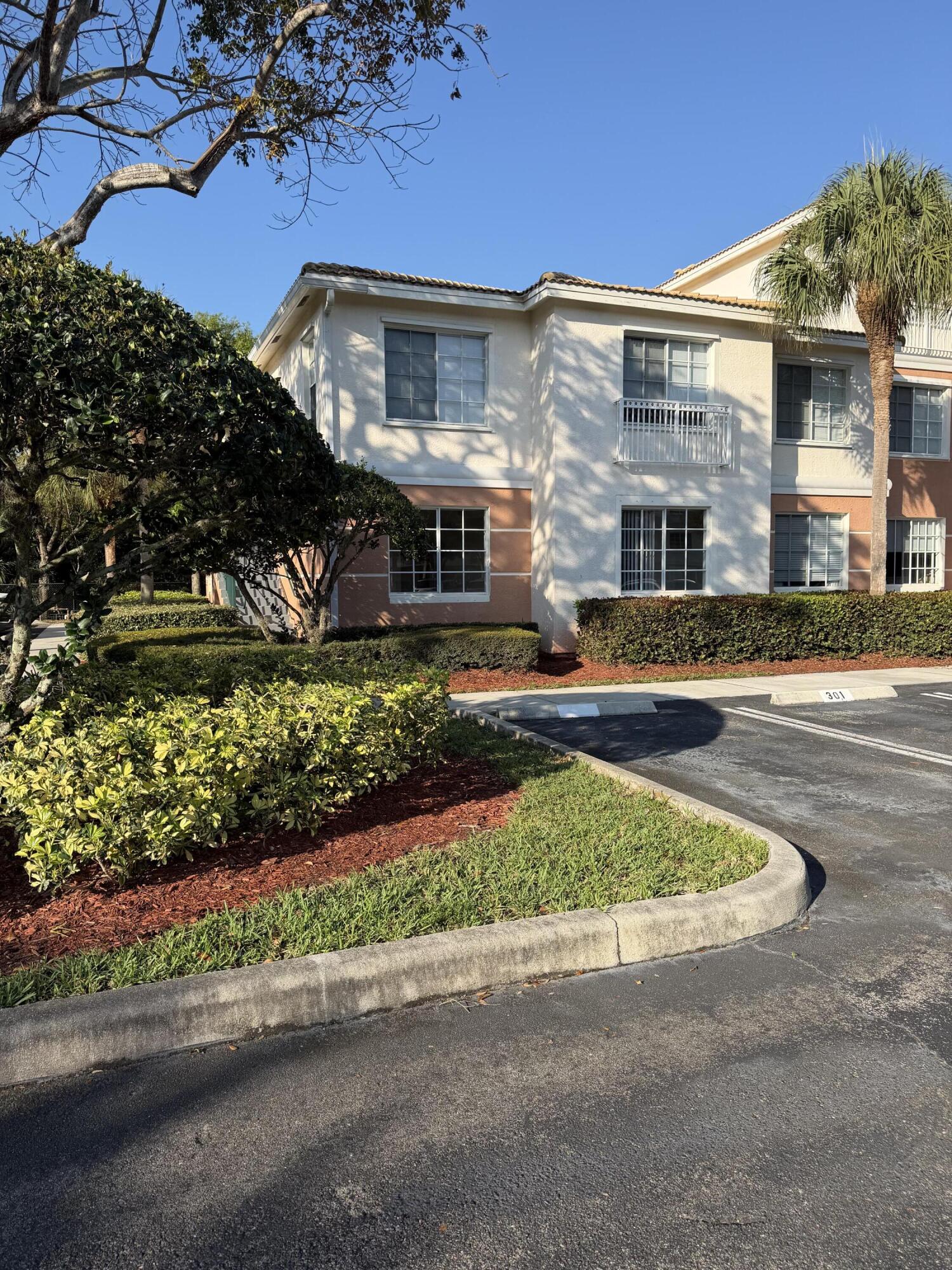 1101 Myrtlewood Circle E 101