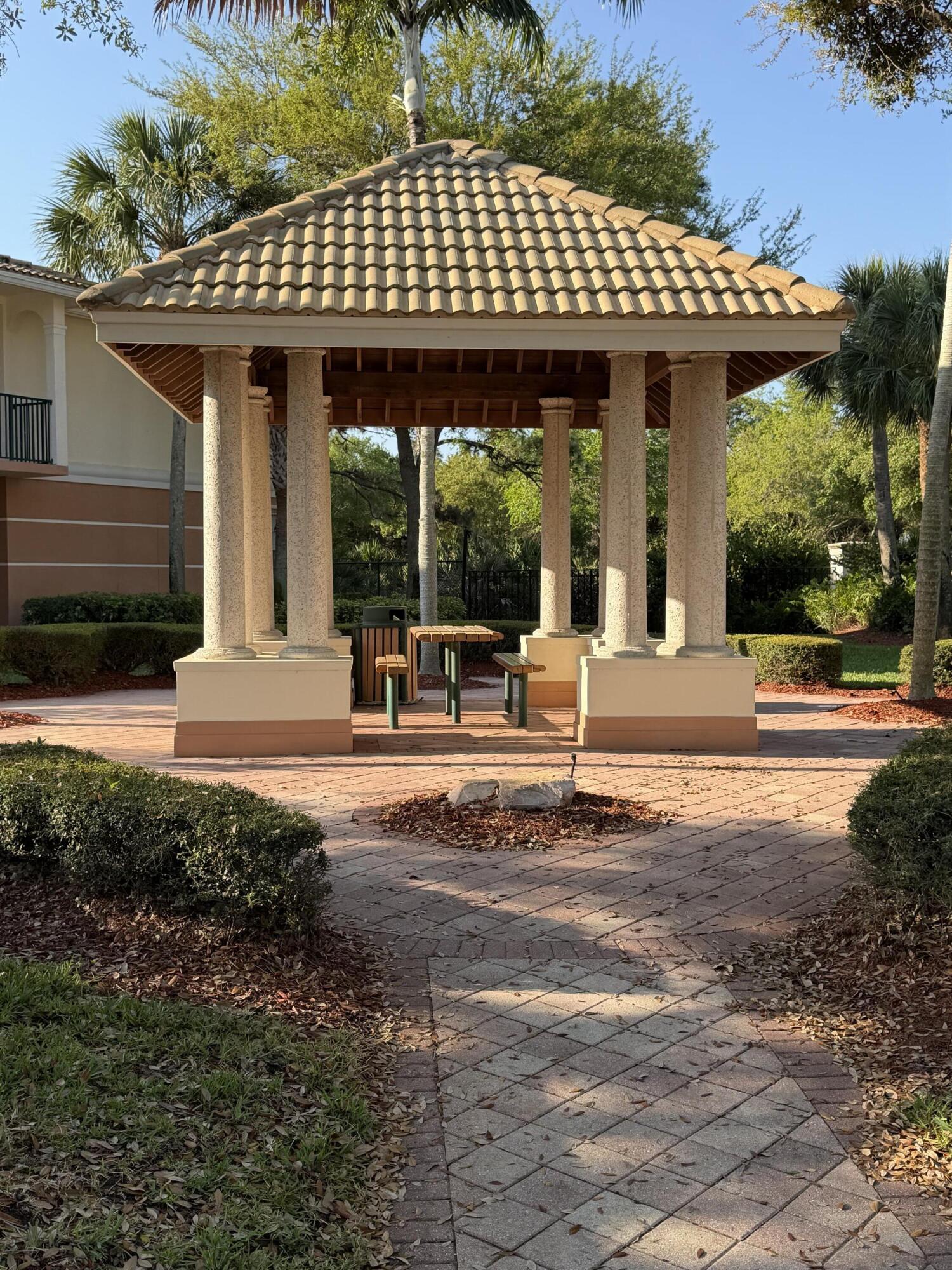 1101 Myrtlewood Circle E 101