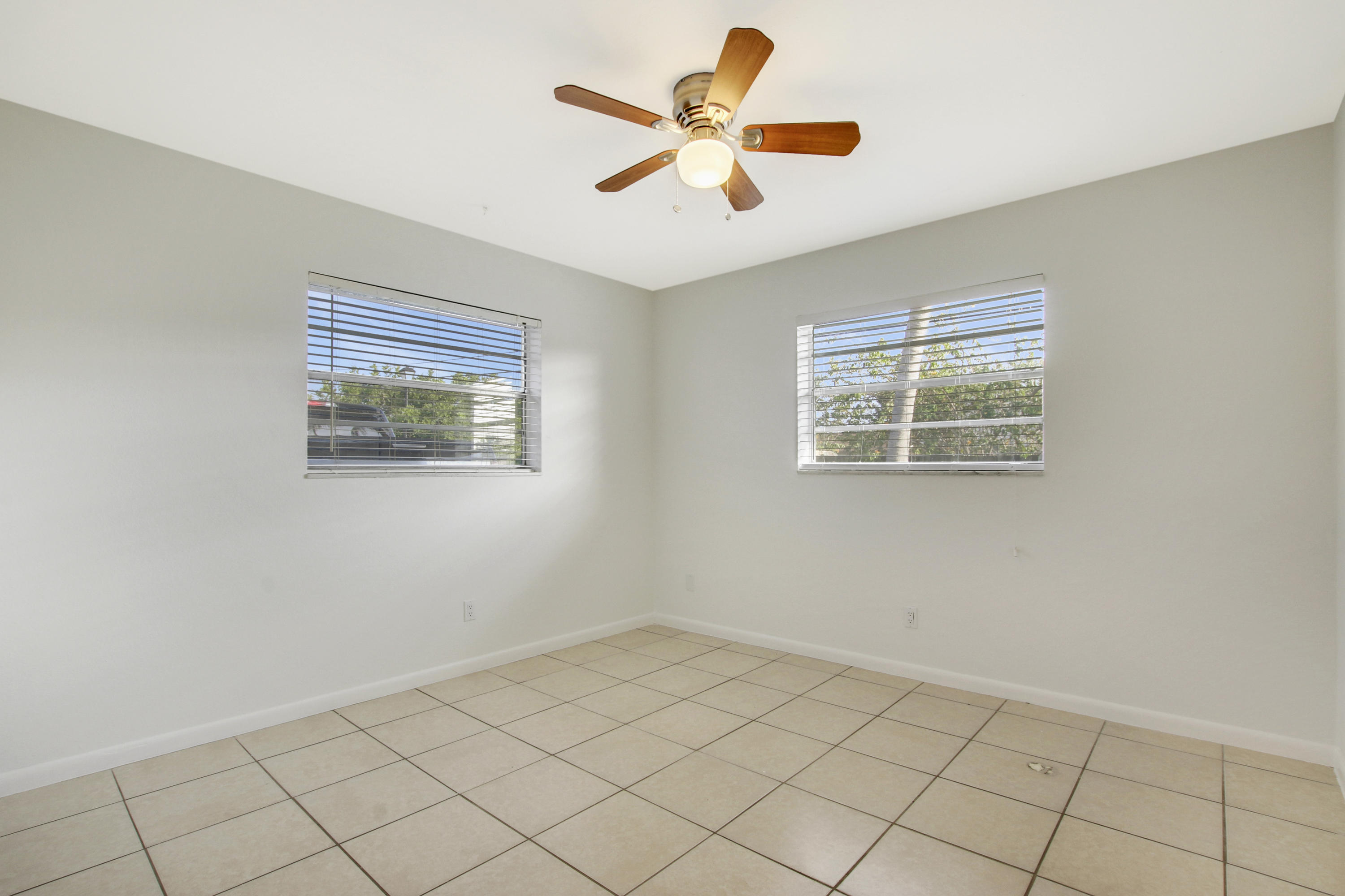 1919 Doffer Lane 1933, Juno Ridge Unit: 1933