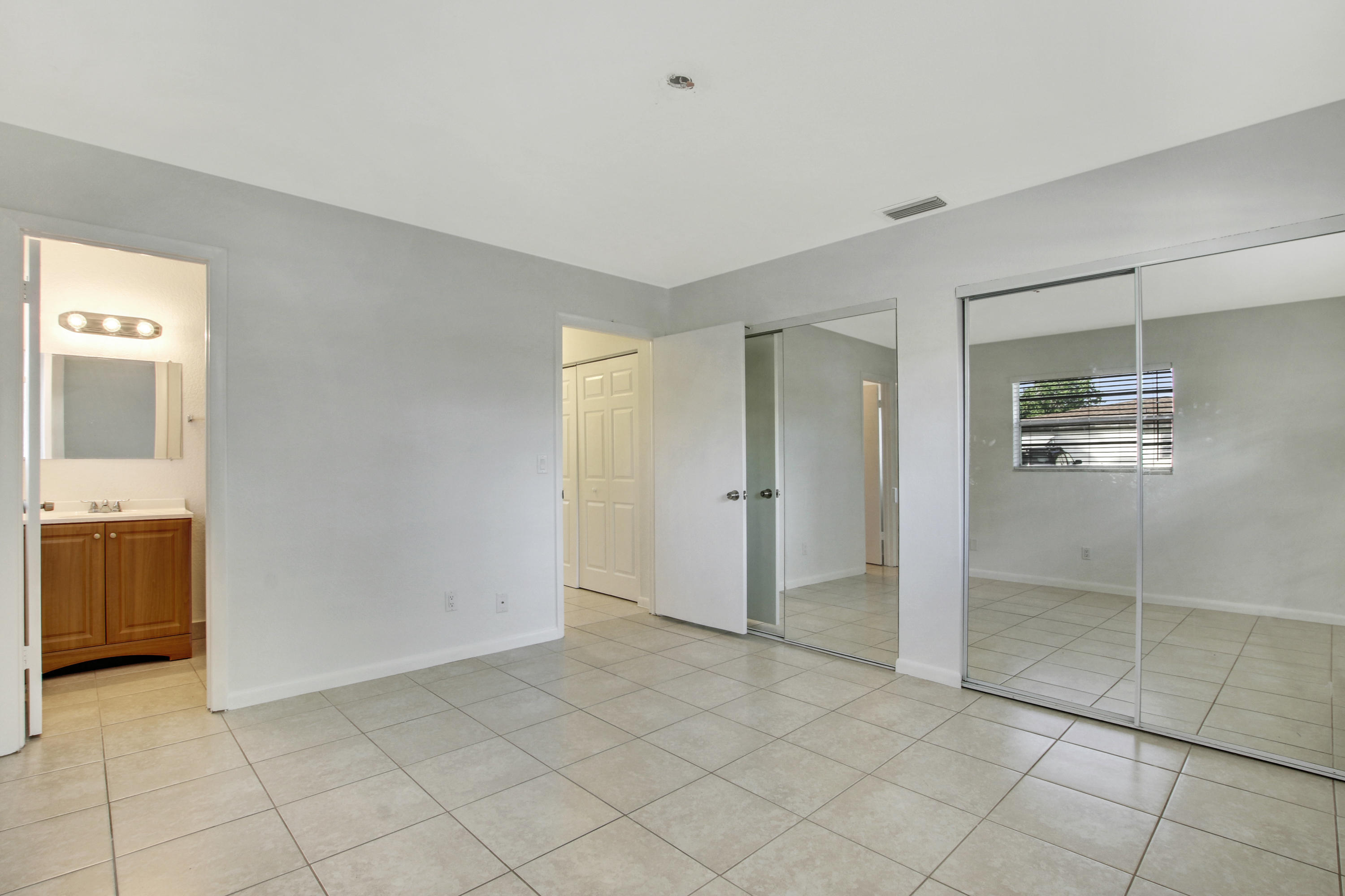 1919 Doffer Lane 1933, Juno Ridge Unit: 1933