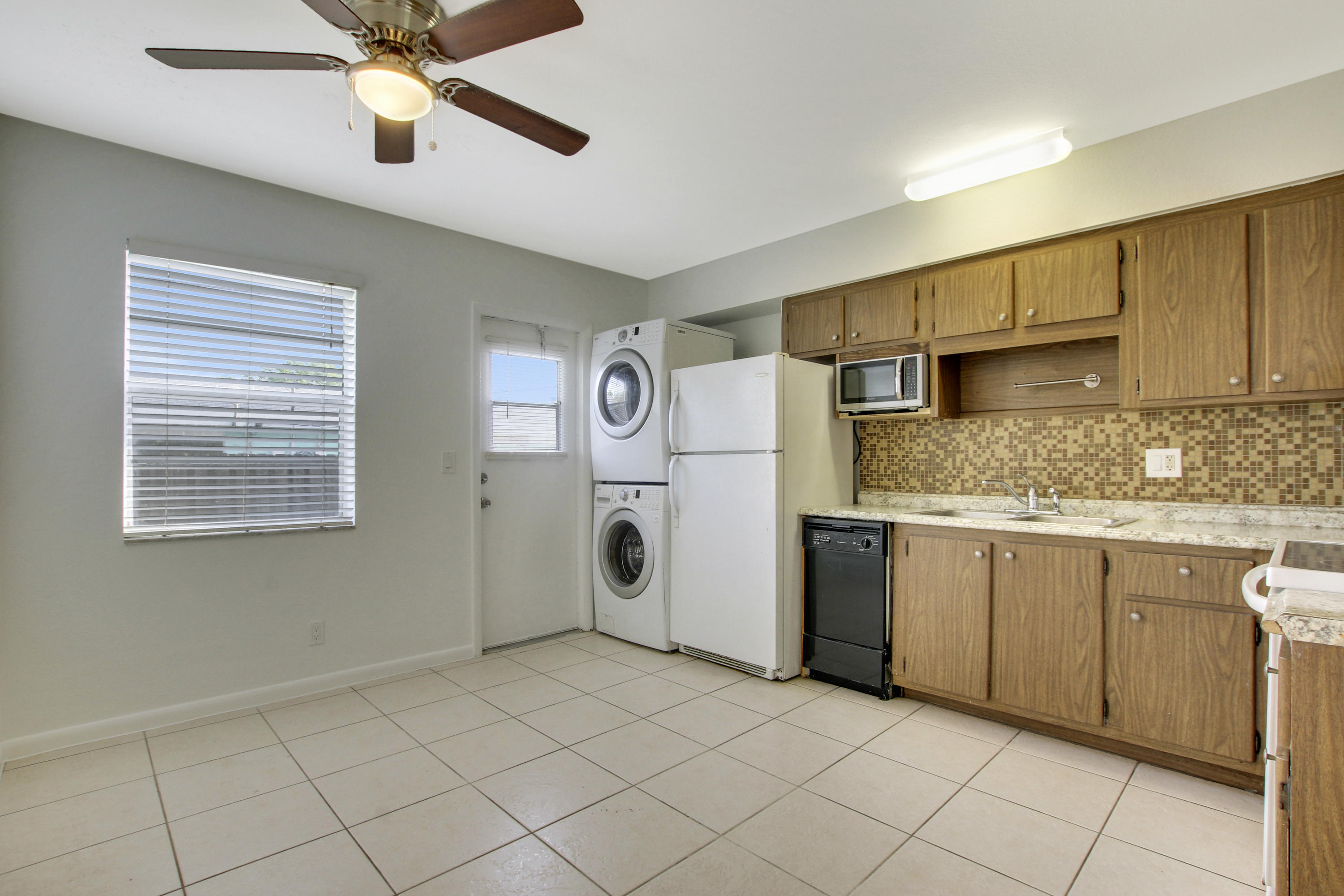 1919 Doffer Lane 1933, Juno Ridge Unit: 1933
