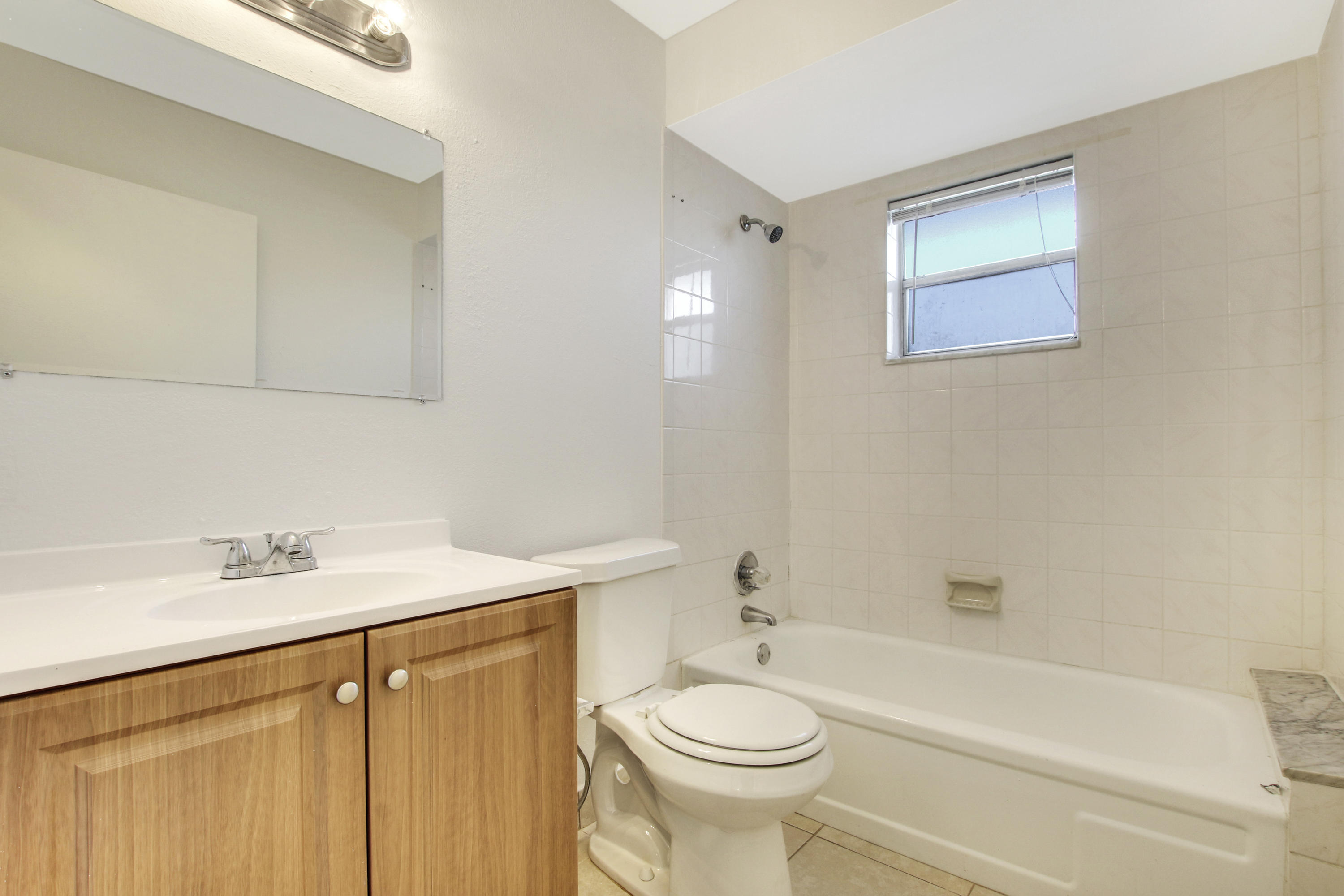 1919 Doffer Lane 1933, Juno Ridge Unit: 1933