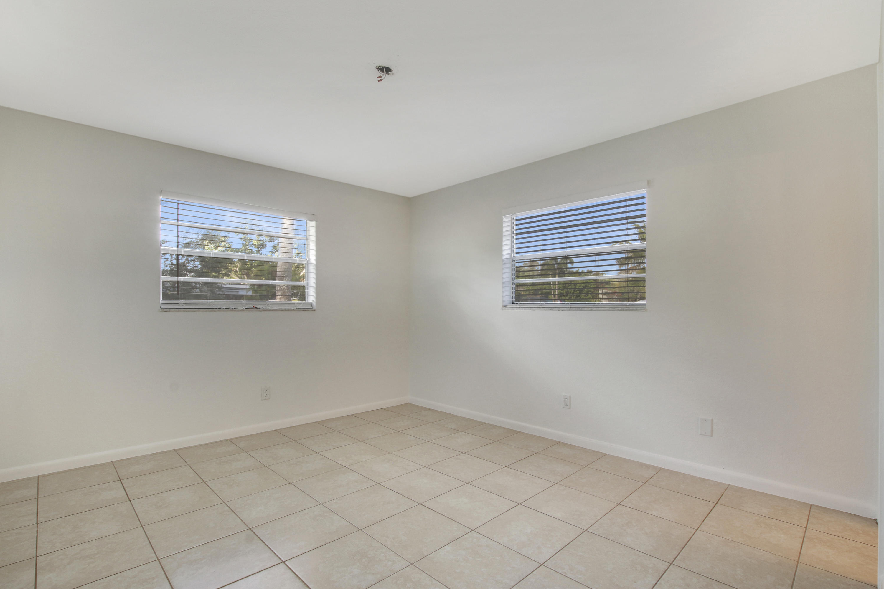 1919 Doffer Lane 1933, Juno Ridge Unit: 1933