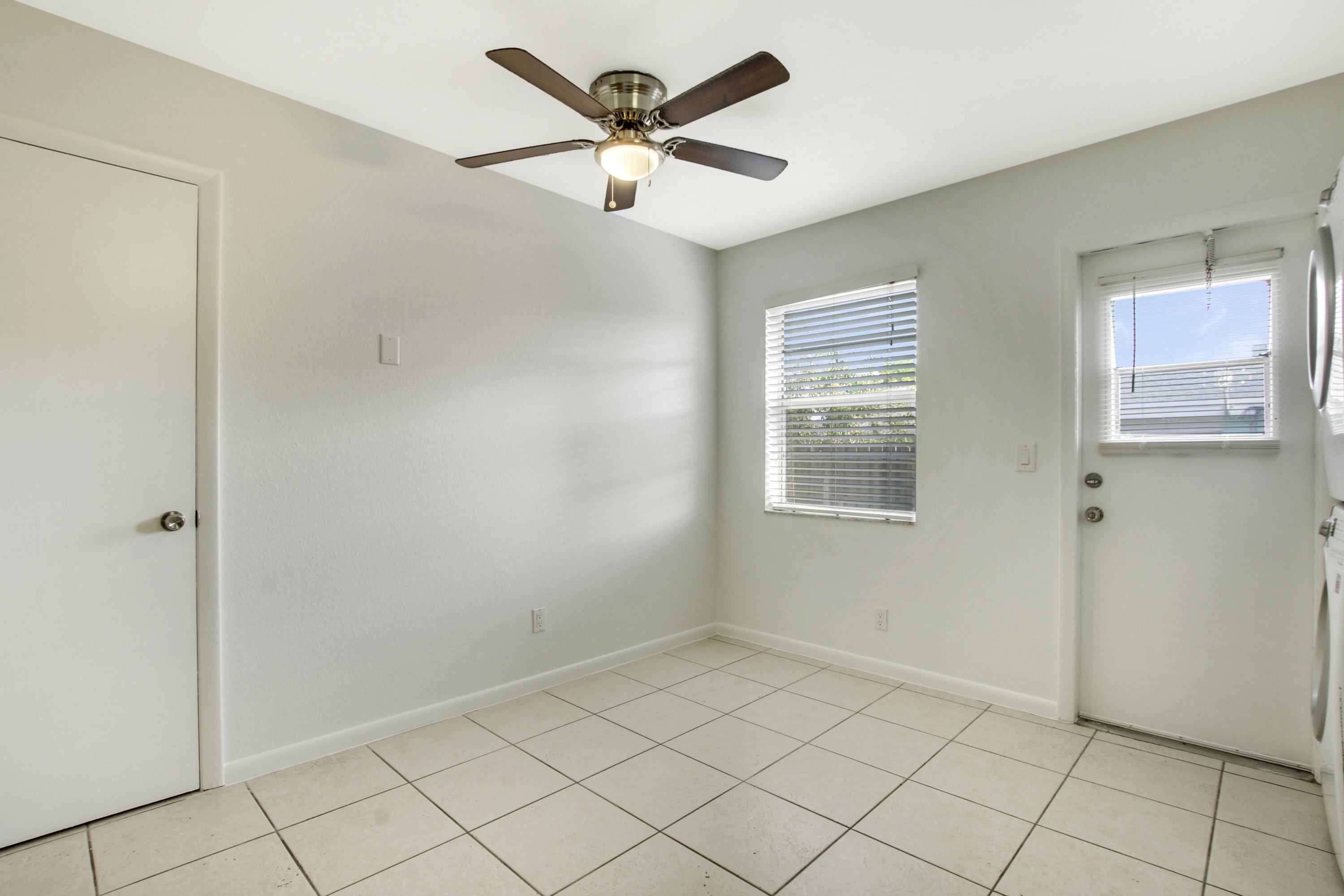1919 Doffer Lane 1933, Juno Ridge Unit: 1933