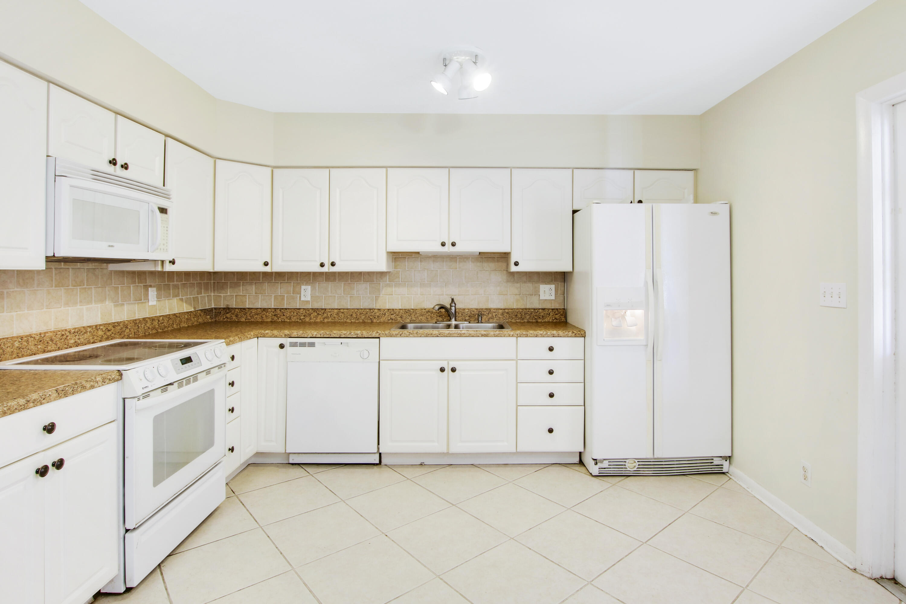 527 W Jasmine Drive