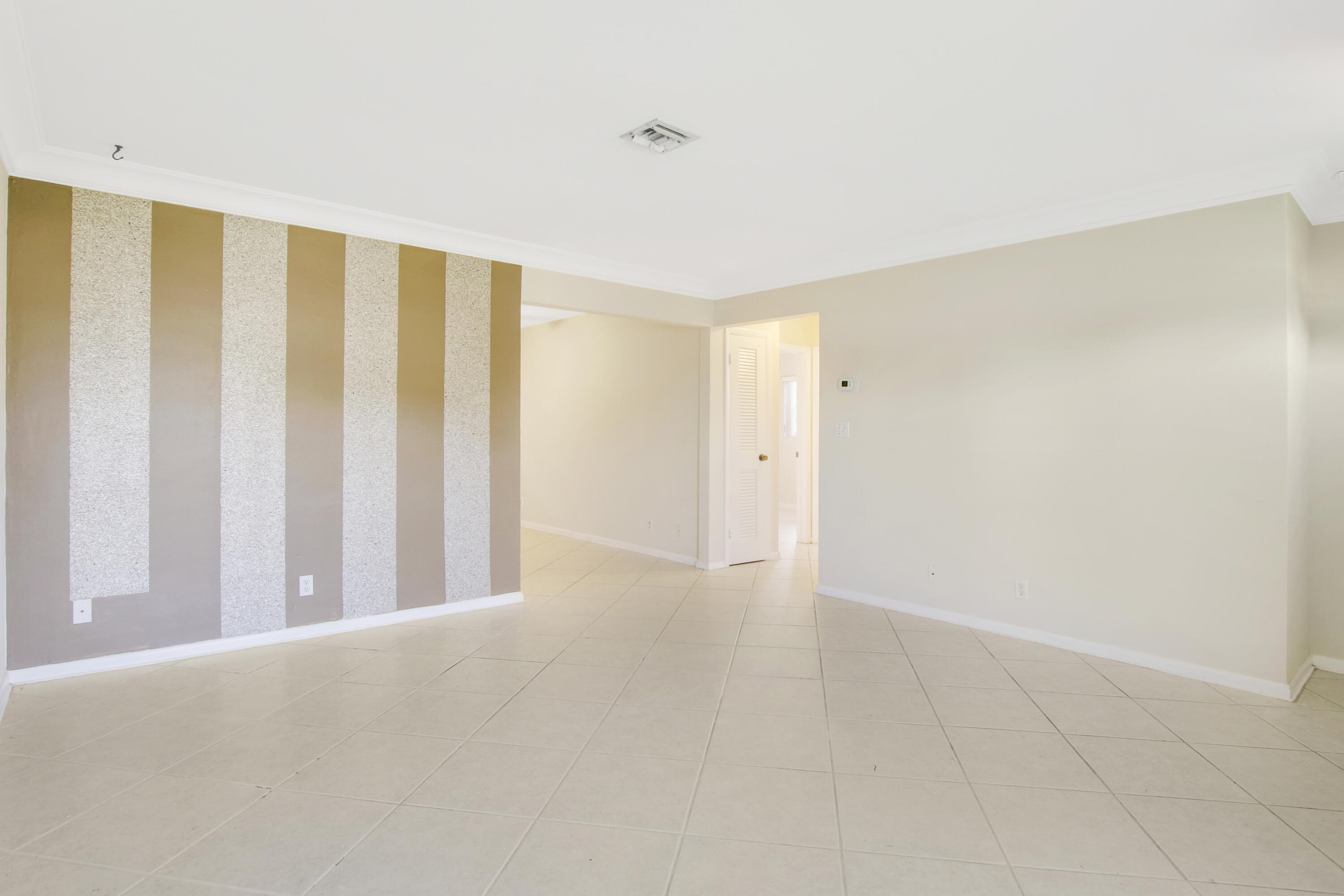 527 W Jasmine Drive