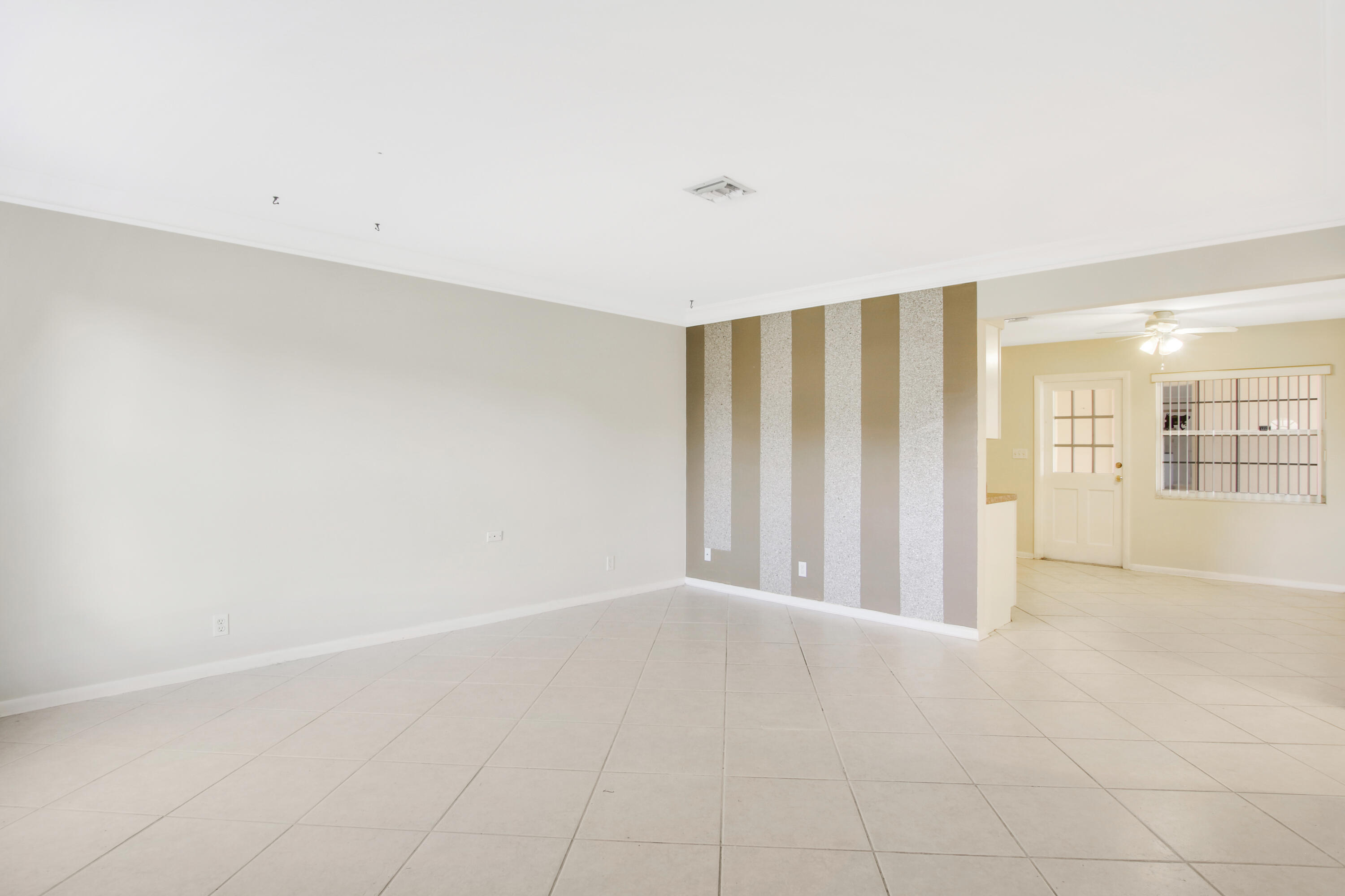 527 W Jasmine Drive