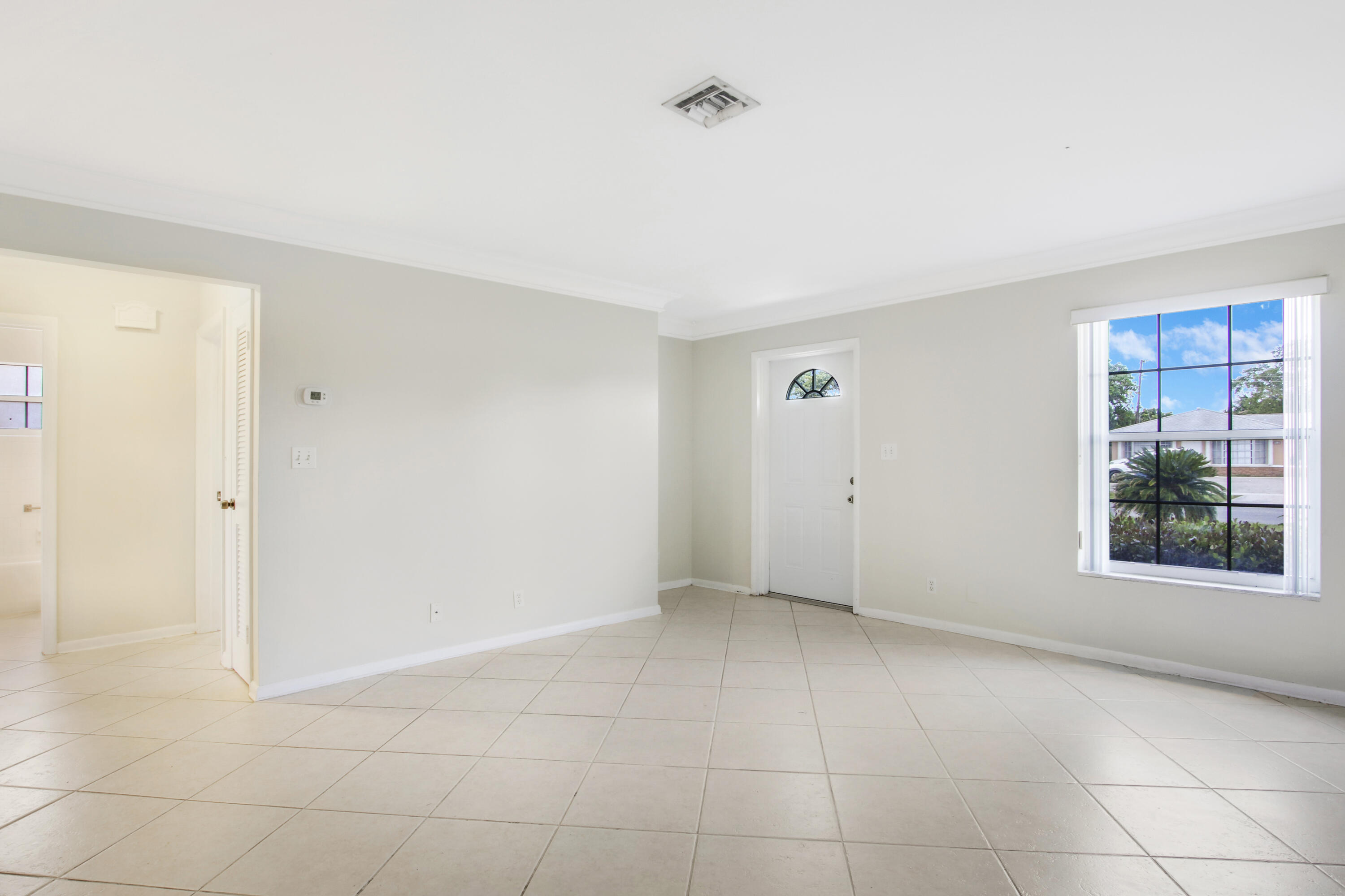 527 W Jasmine Drive