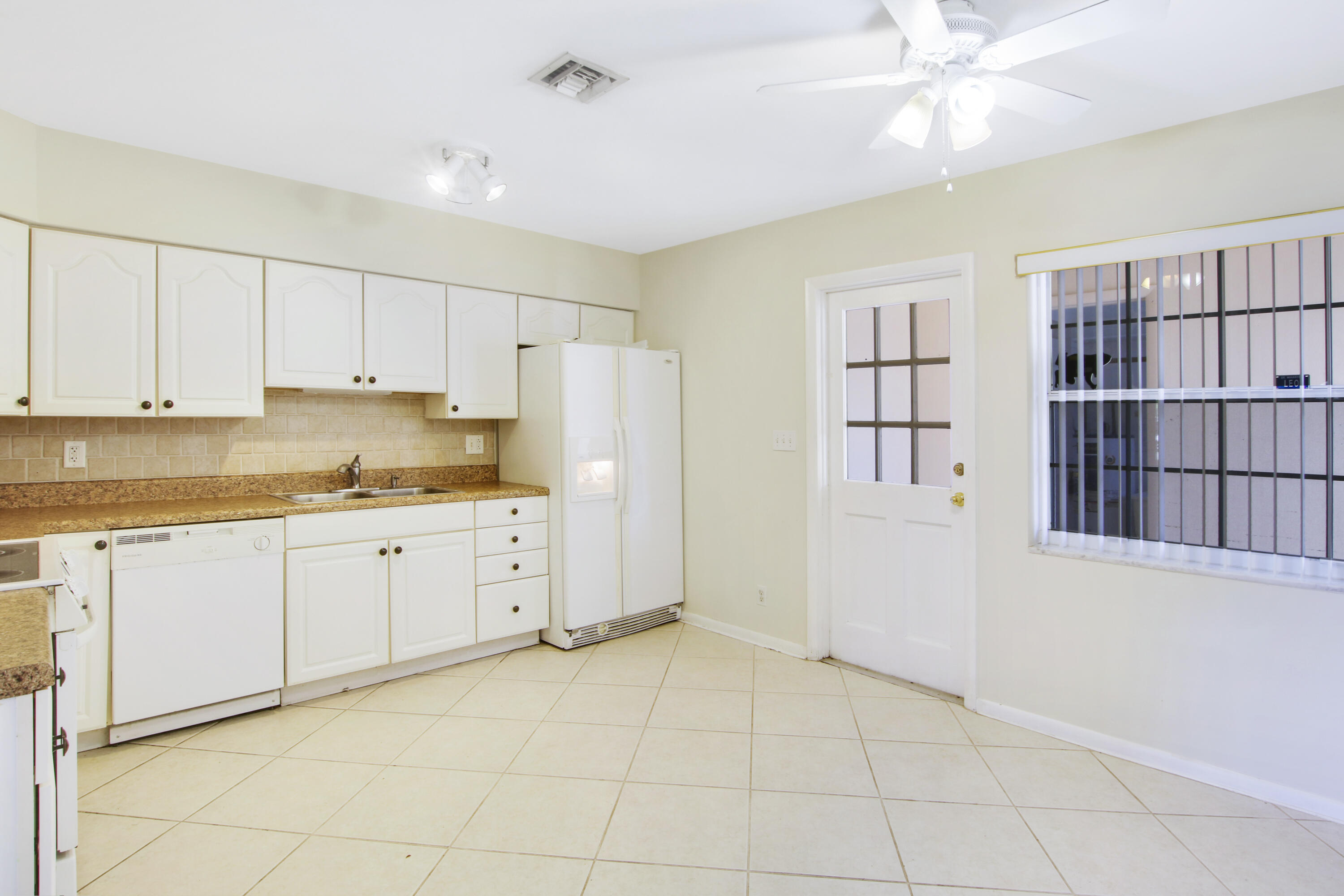 527 W Jasmine Drive