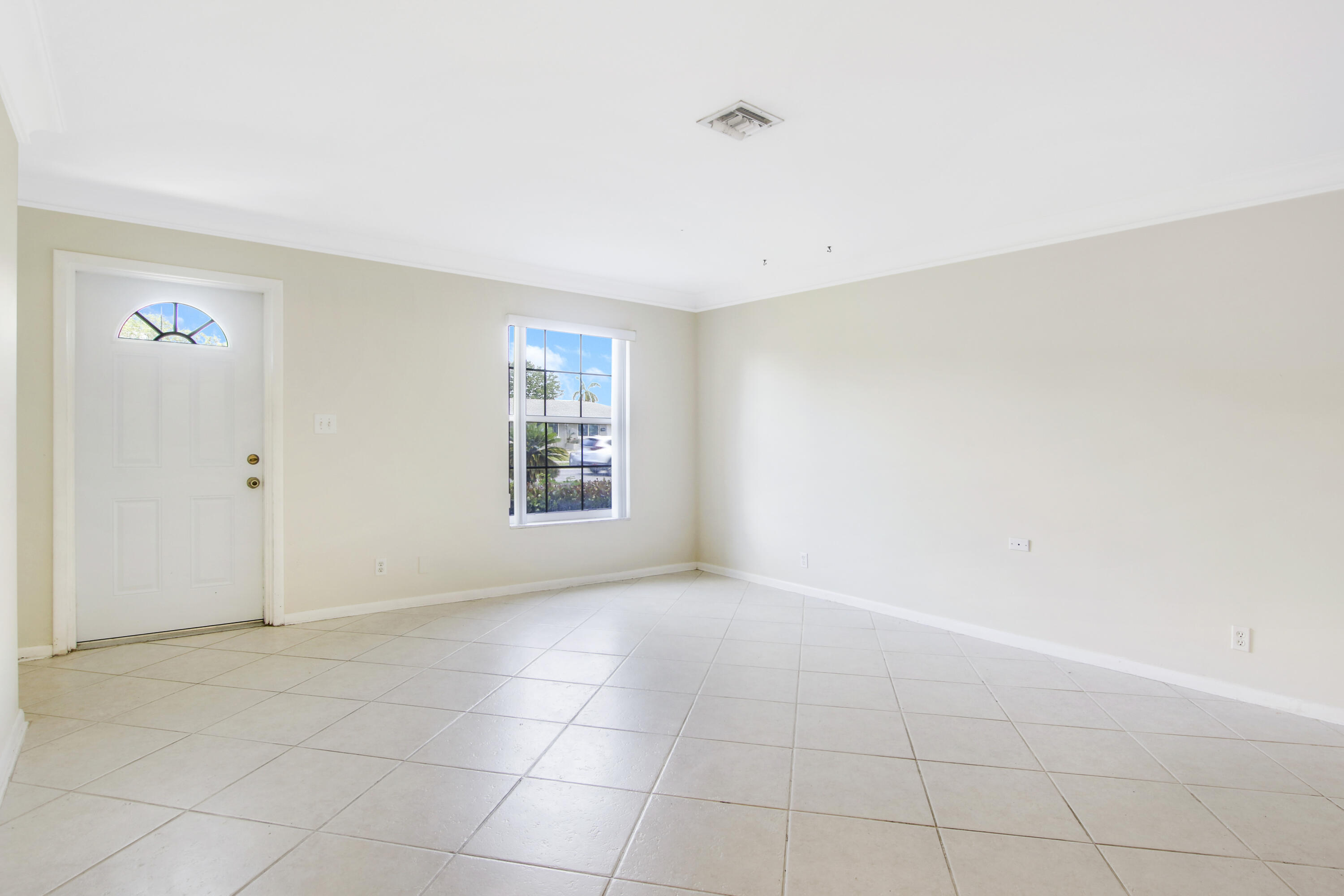 527 W Jasmine Drive