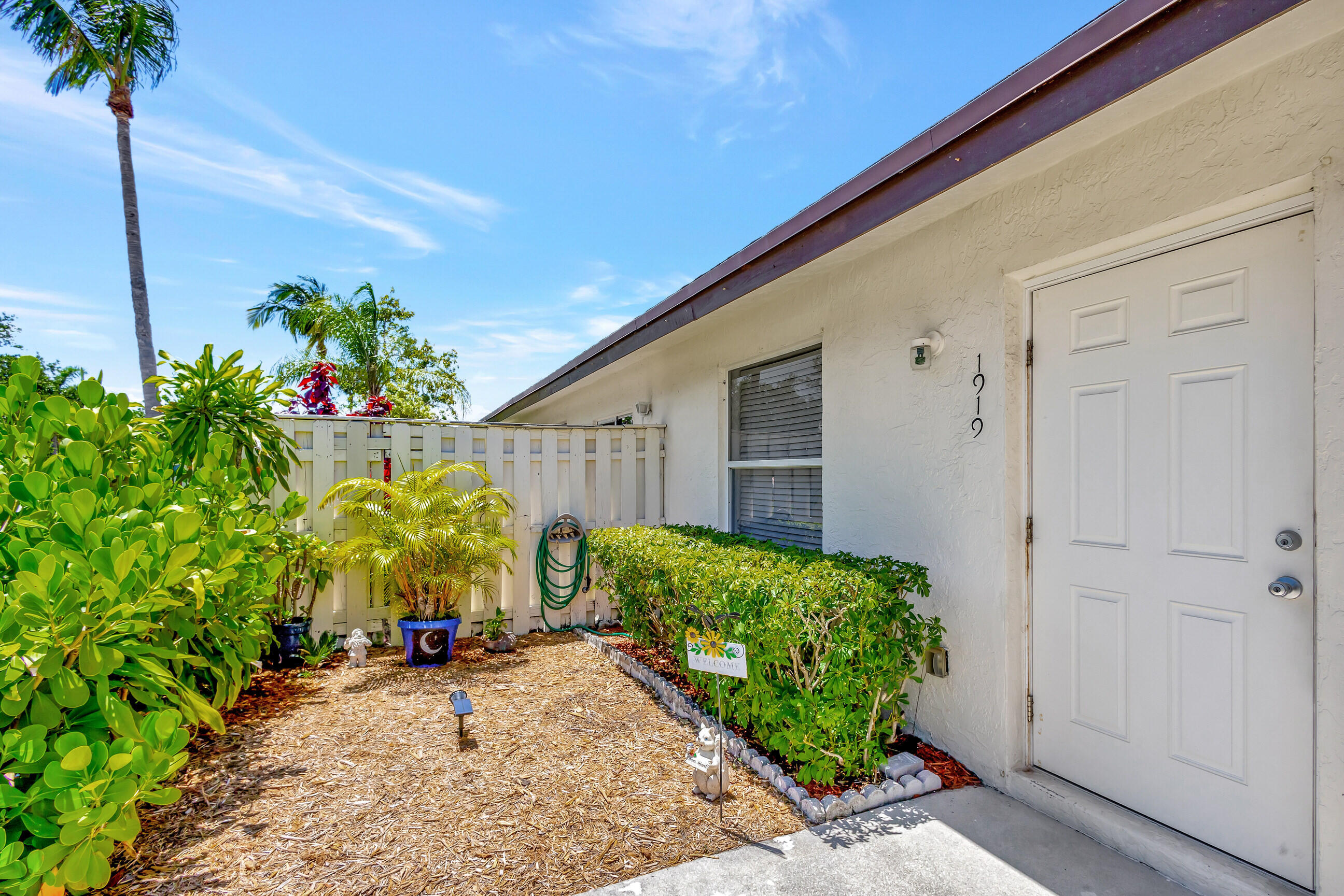 1919 Doffer Lane, Juno Ridge