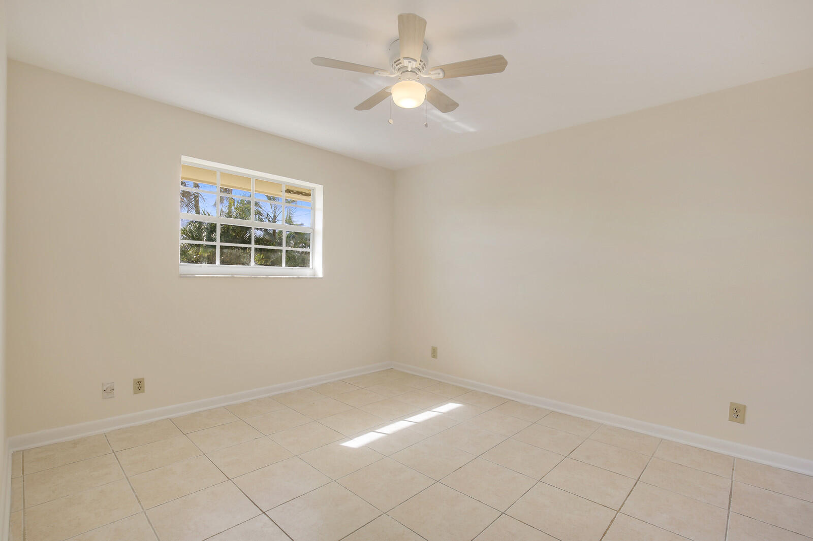 533 W Jasmine Drive B