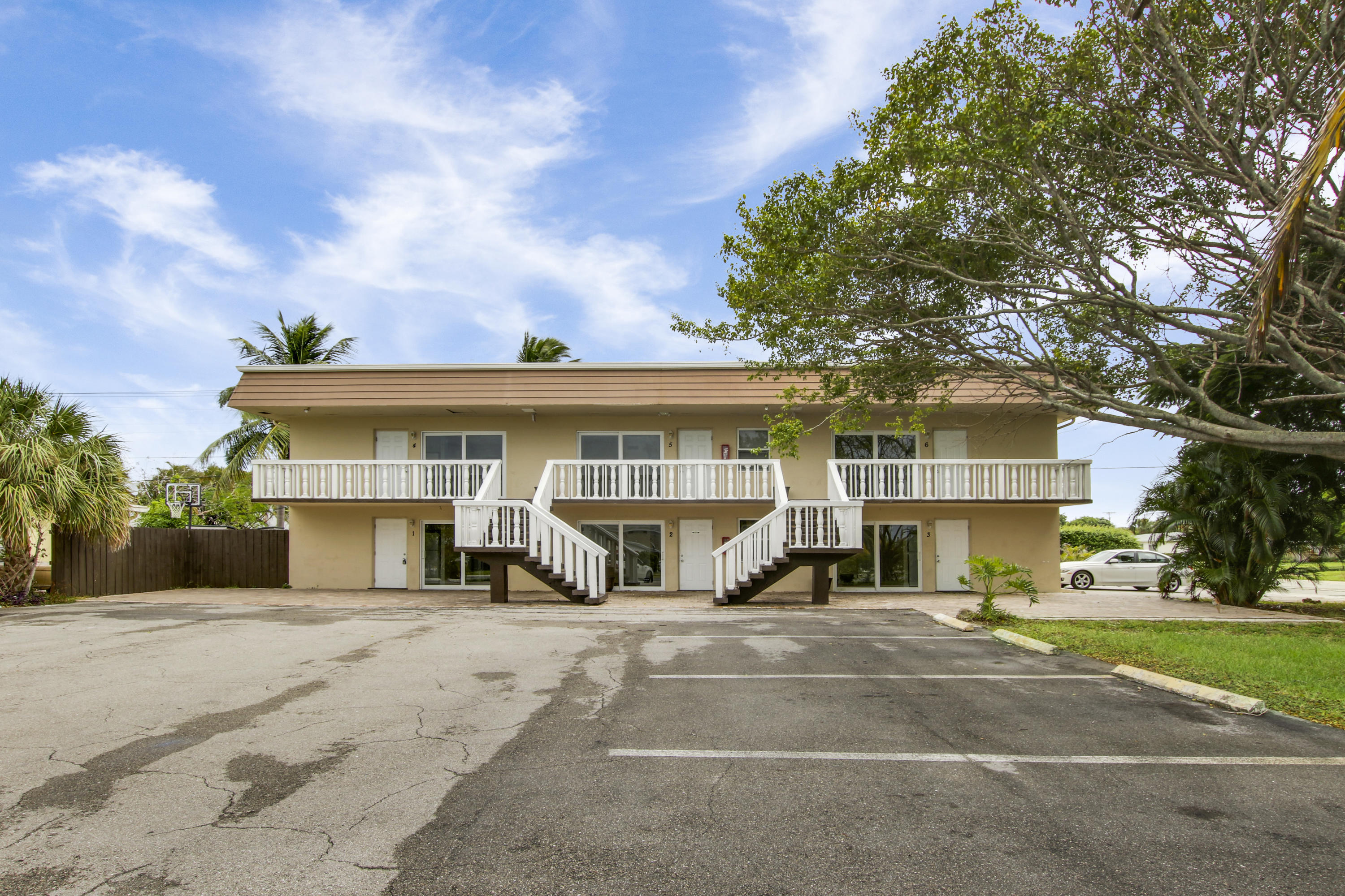 593 Palmetto Drive 1 West Palm Beach Fl Us 33403 B26080512