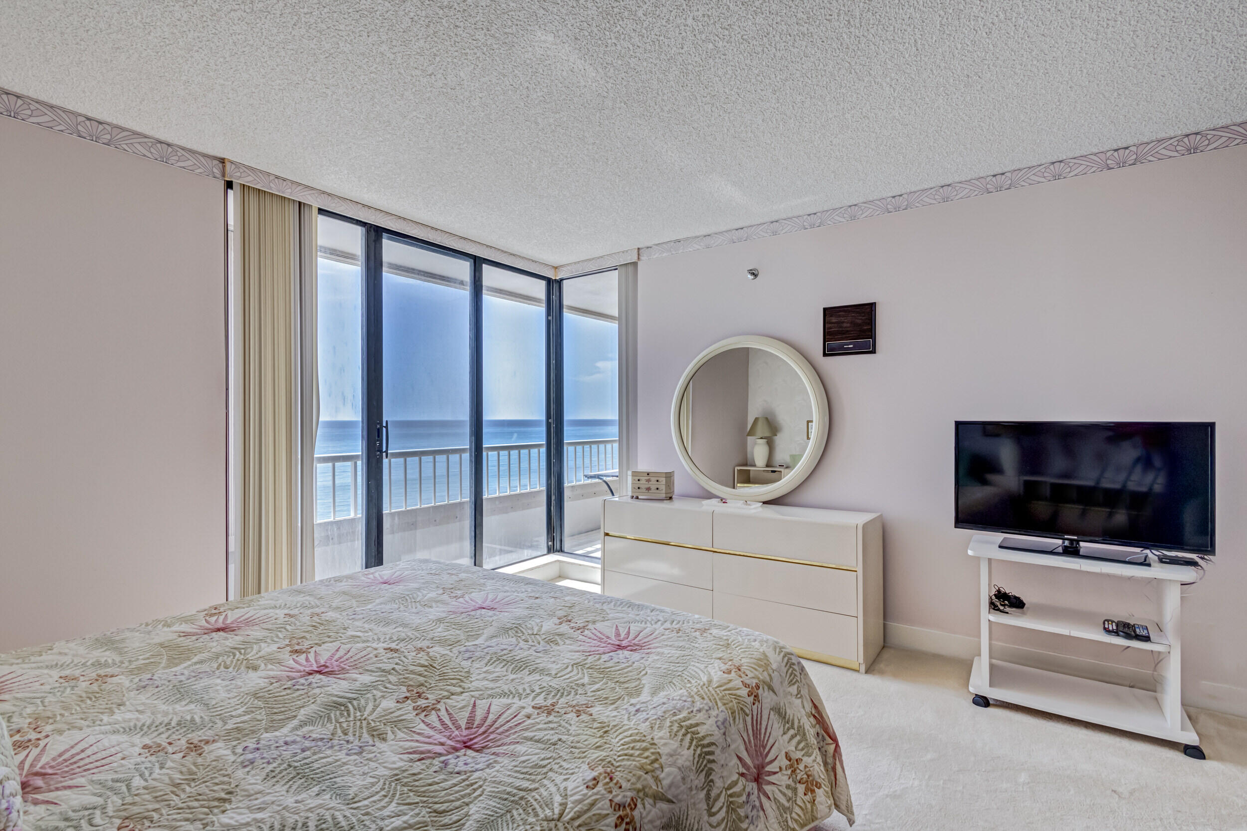 5250 N Ocean Drive 6s