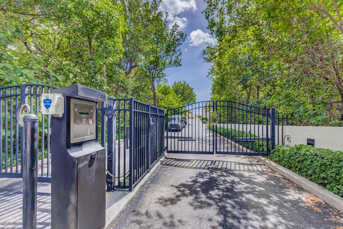 5250 N Ocean Drive 6s