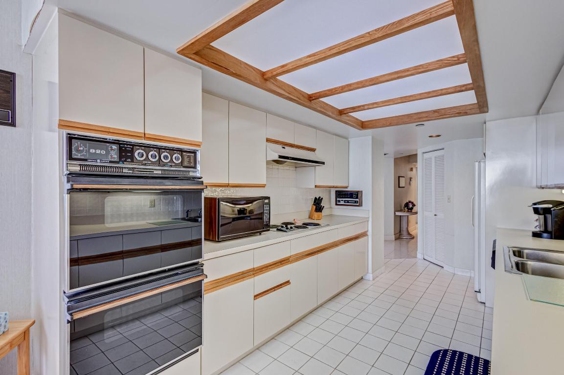 5250 N Ocean Drive 6s