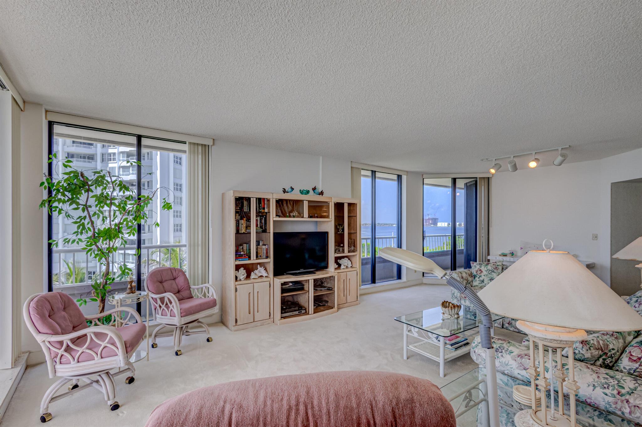 5250 N Ocean Drive 6s
