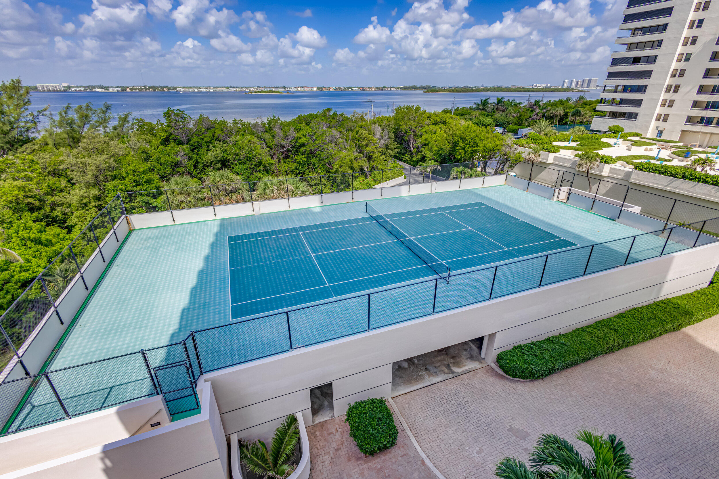 5250 N Ocean Drive 6s