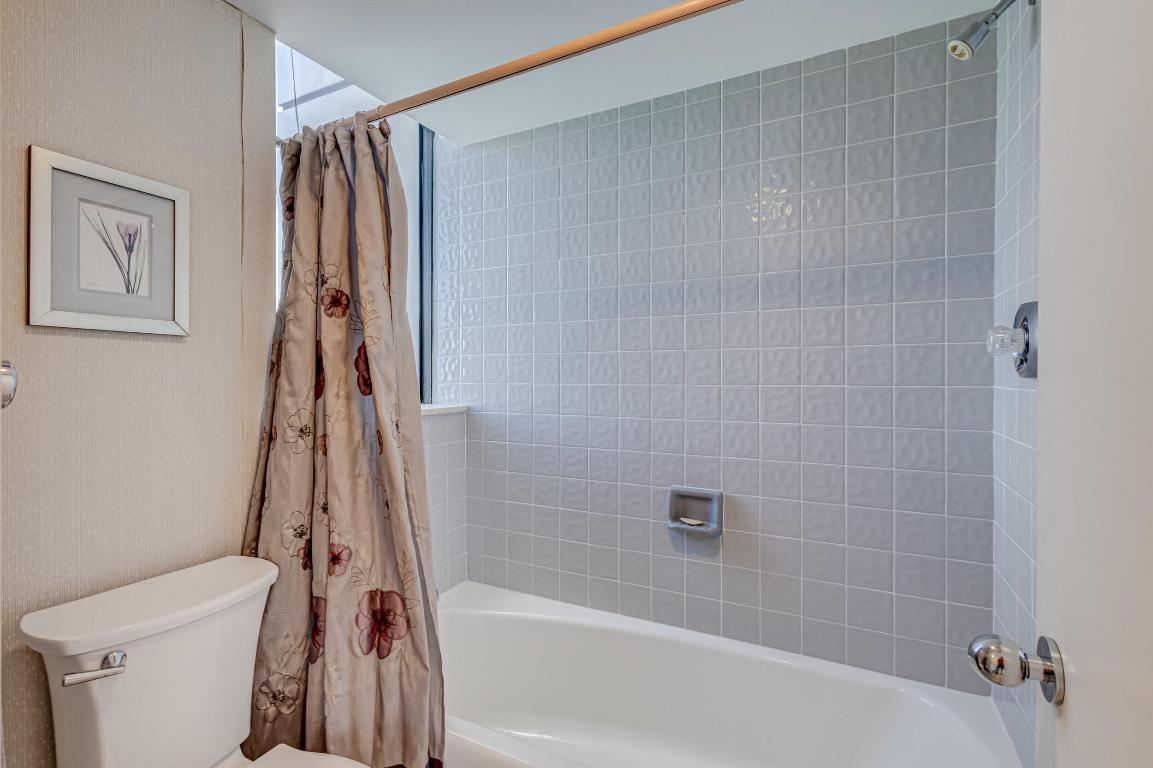 5250 N Ocean Drive 6s