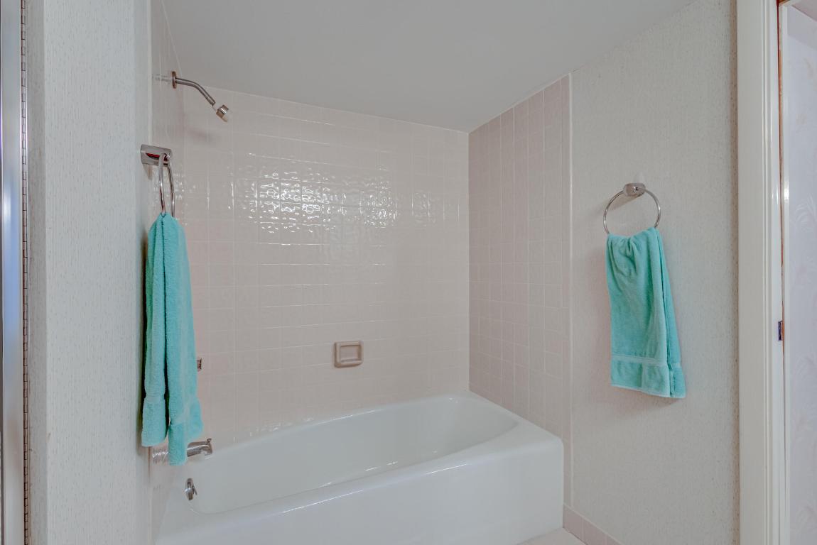 5250 N Ocean Drive 6s