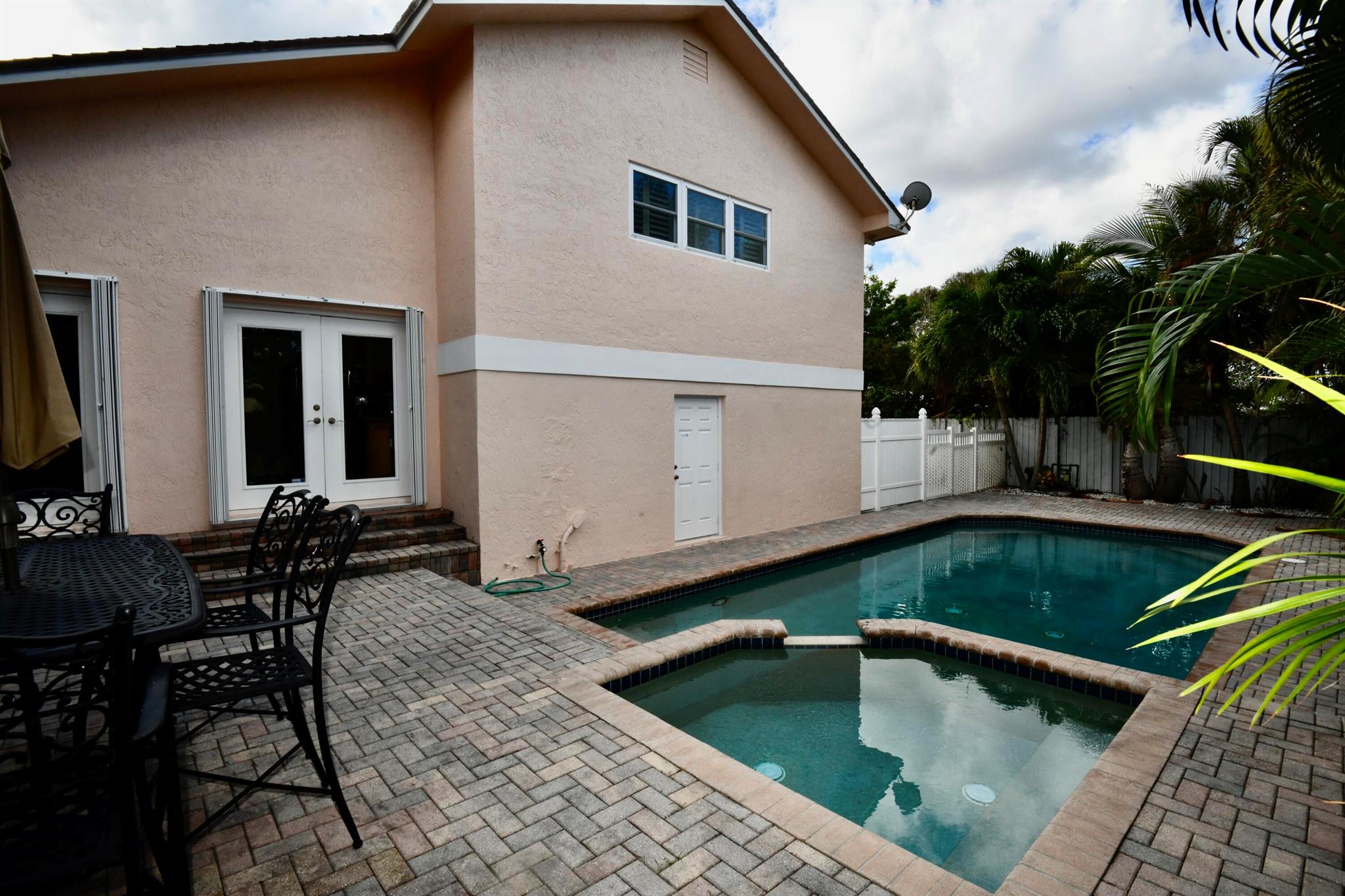 225 Cascade Lane