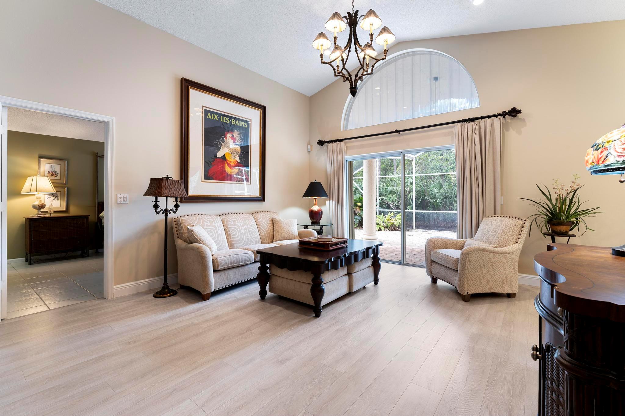 447 Woodview Circle