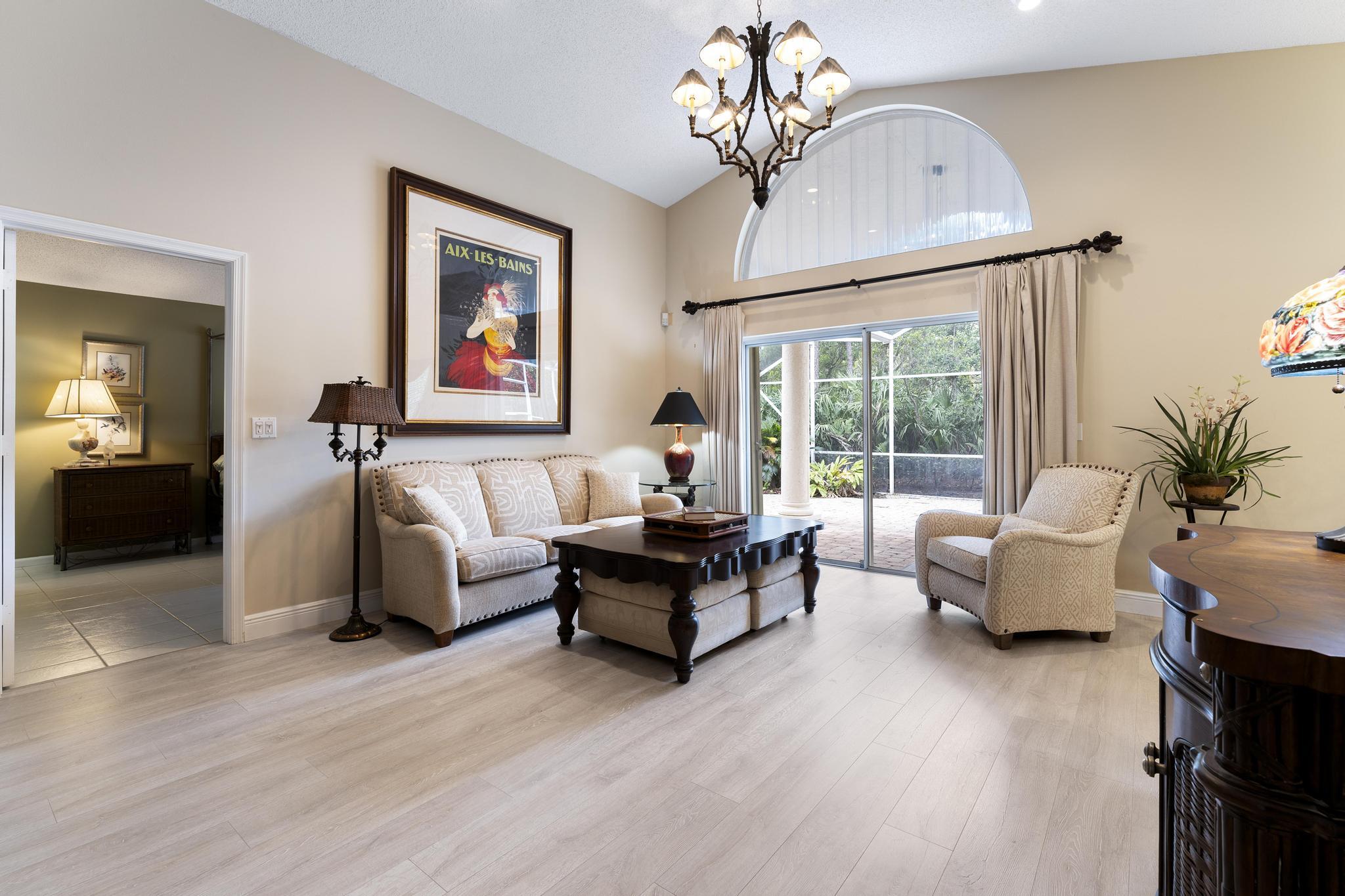 447 Woodview Circle