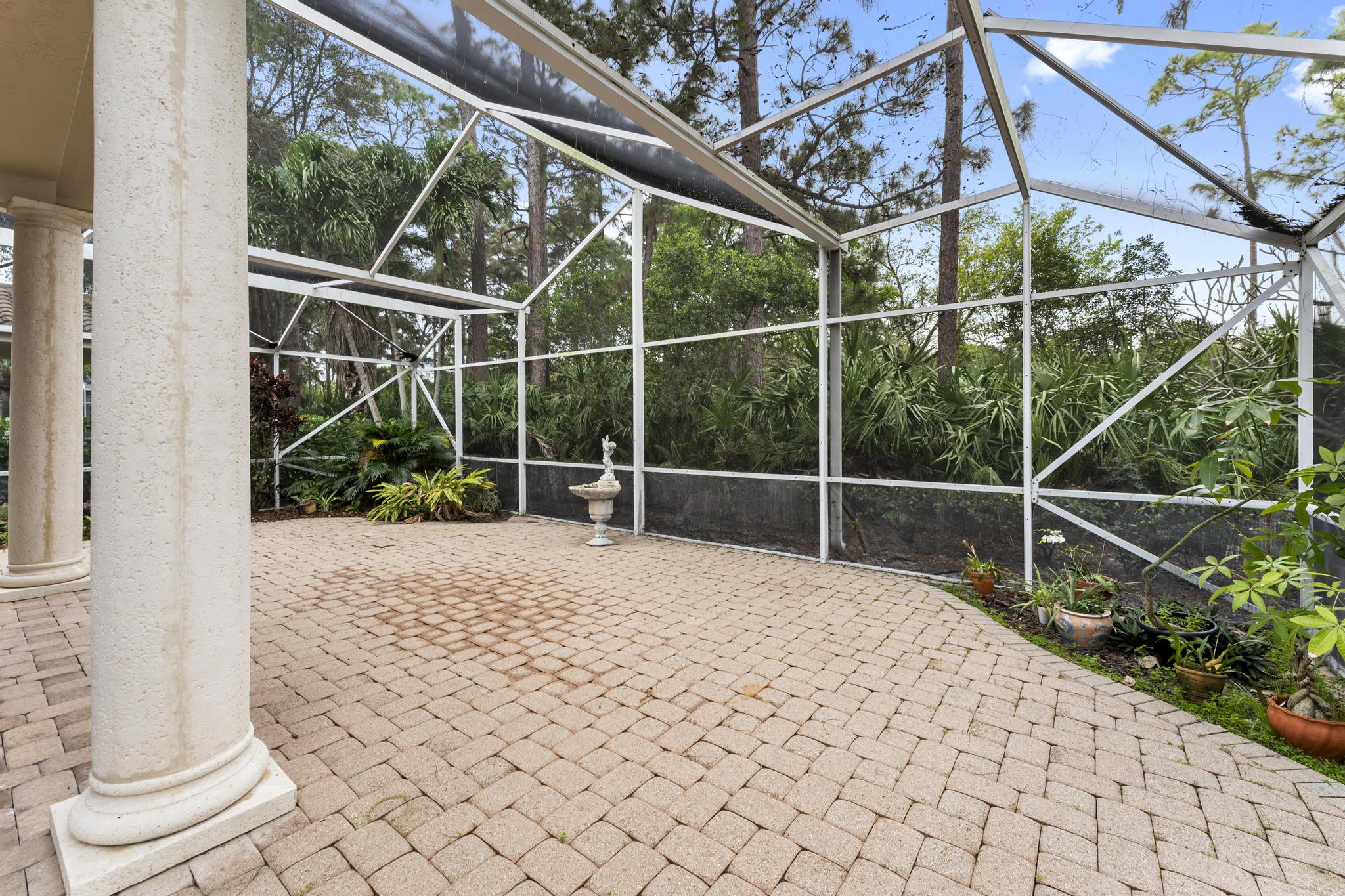 447 Woodview Circle