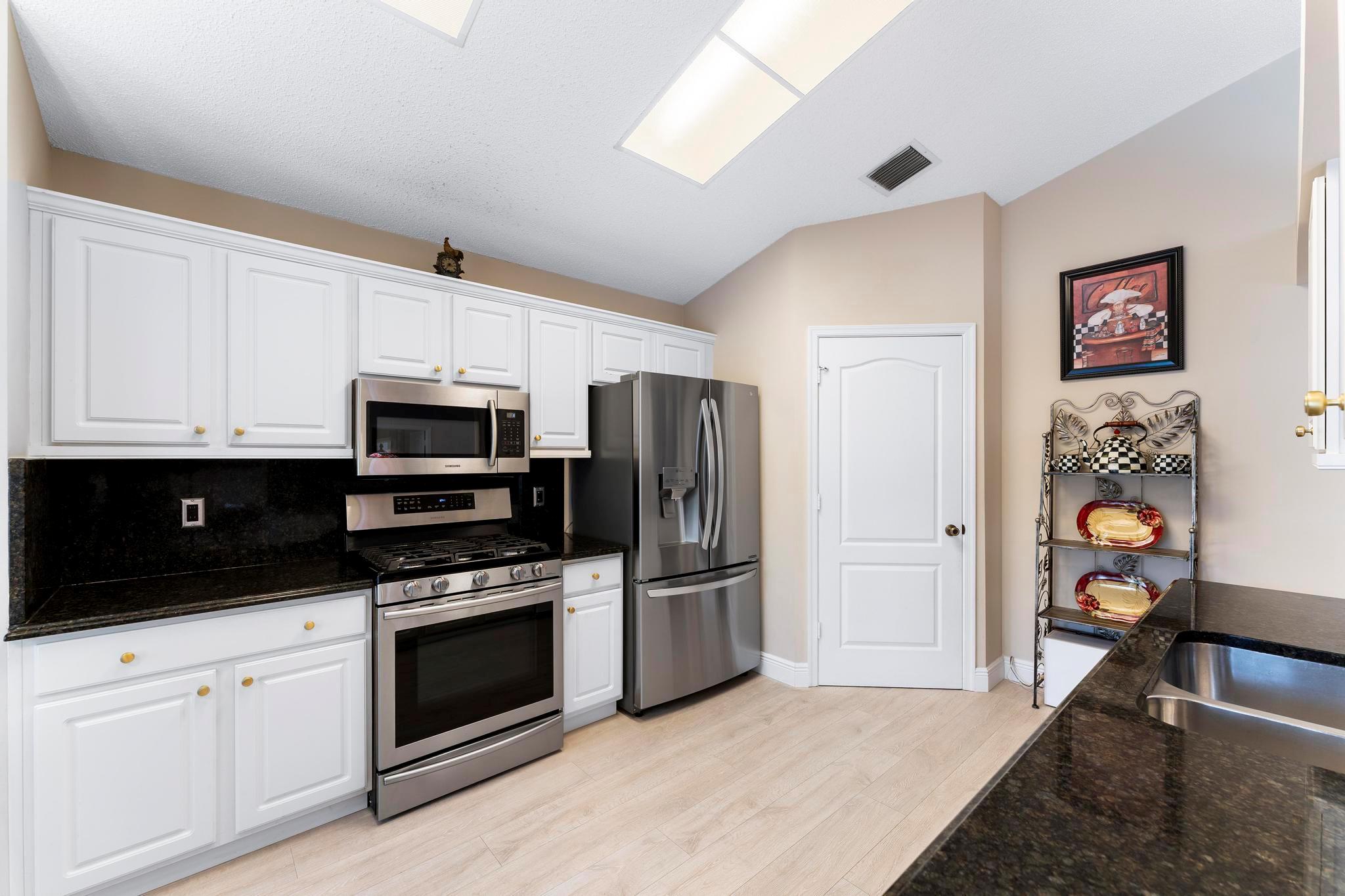 447 Woodview Circle