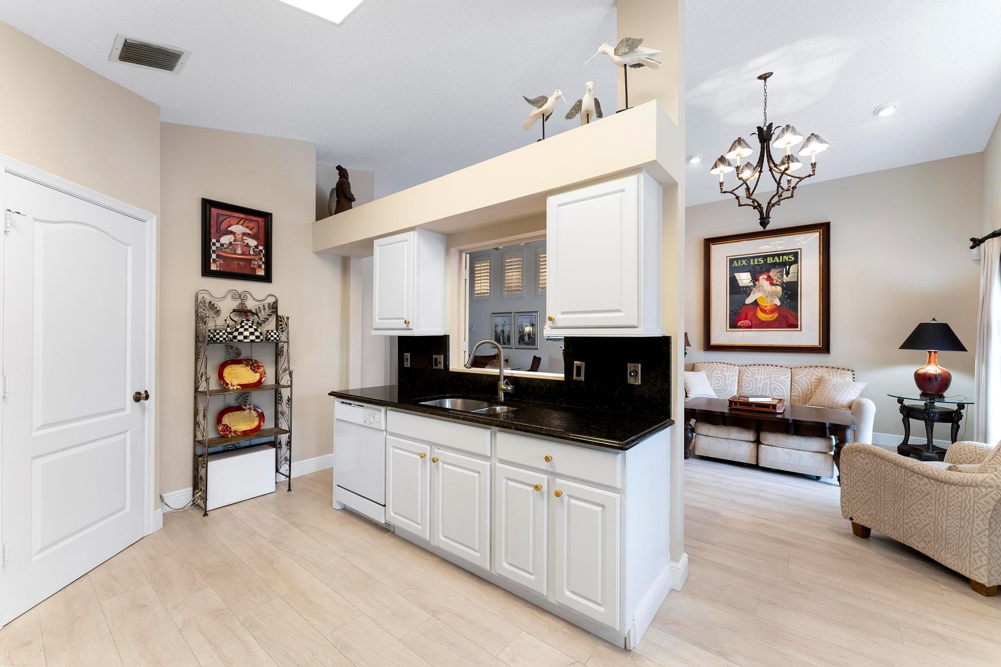 447 Woodview Circle