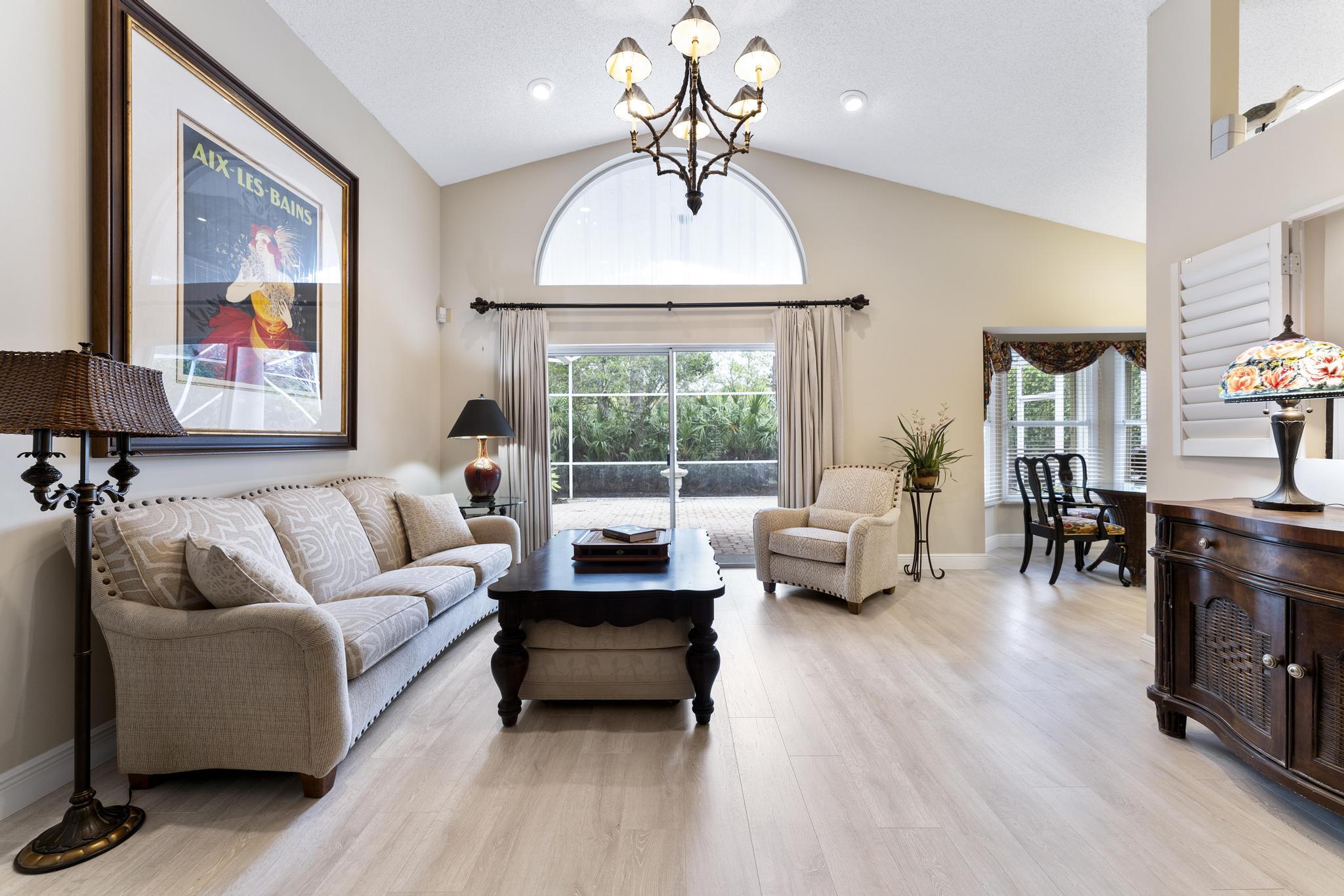 447 Woodview Circle