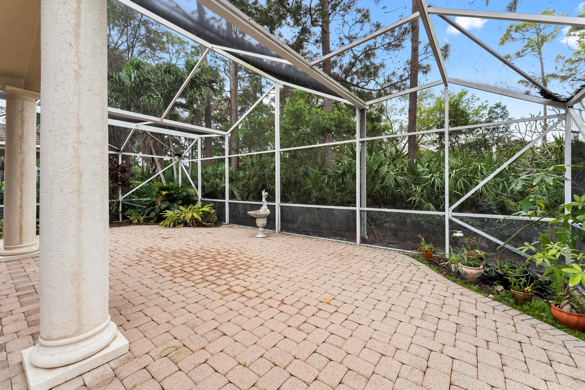 447 Woodview Circle