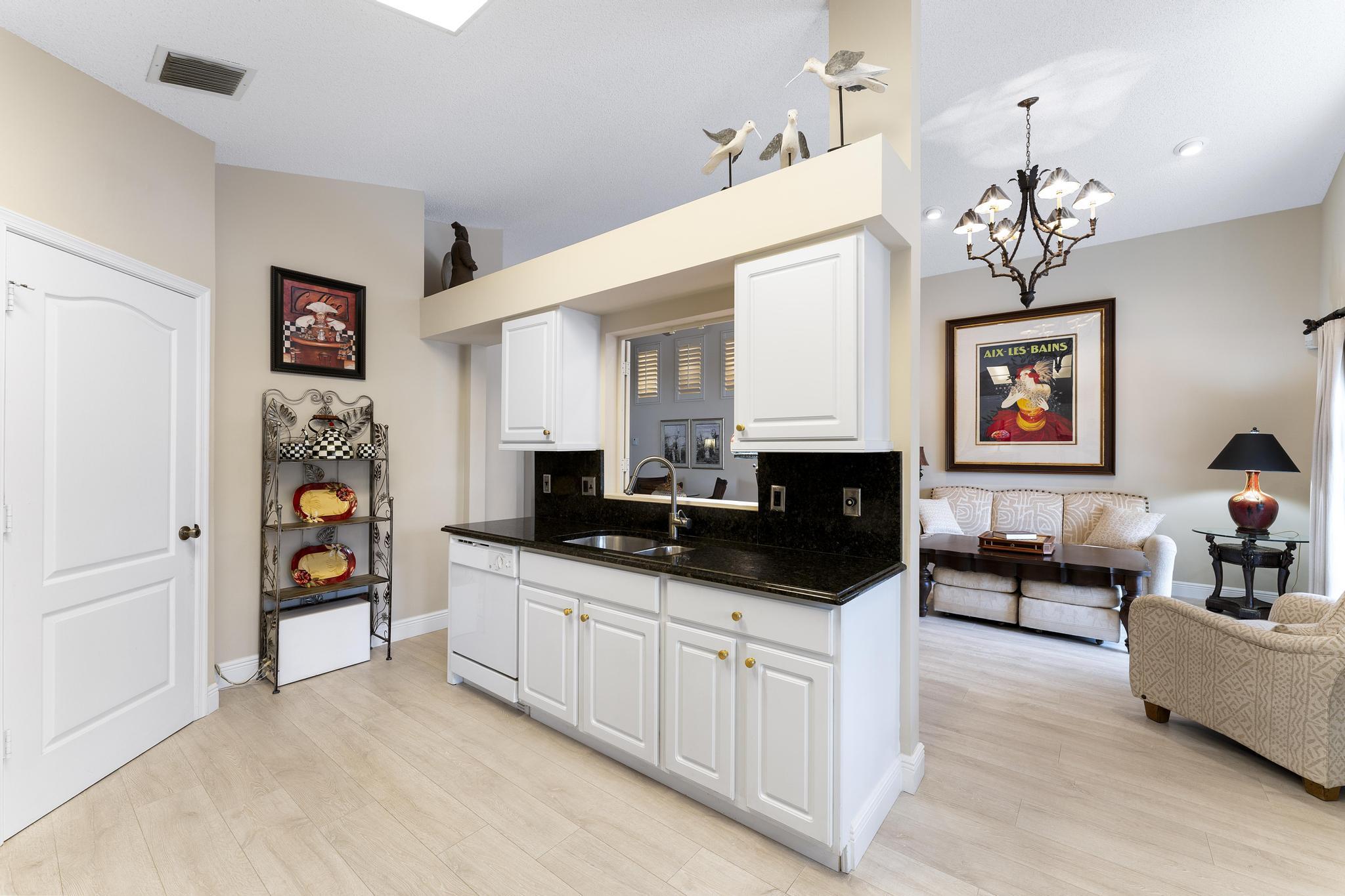447 Woodview Circle