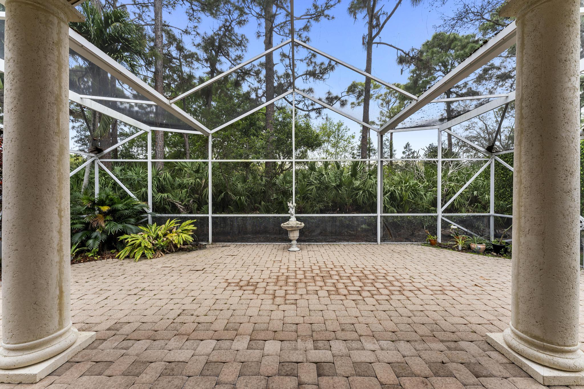 447 Woodview Circle