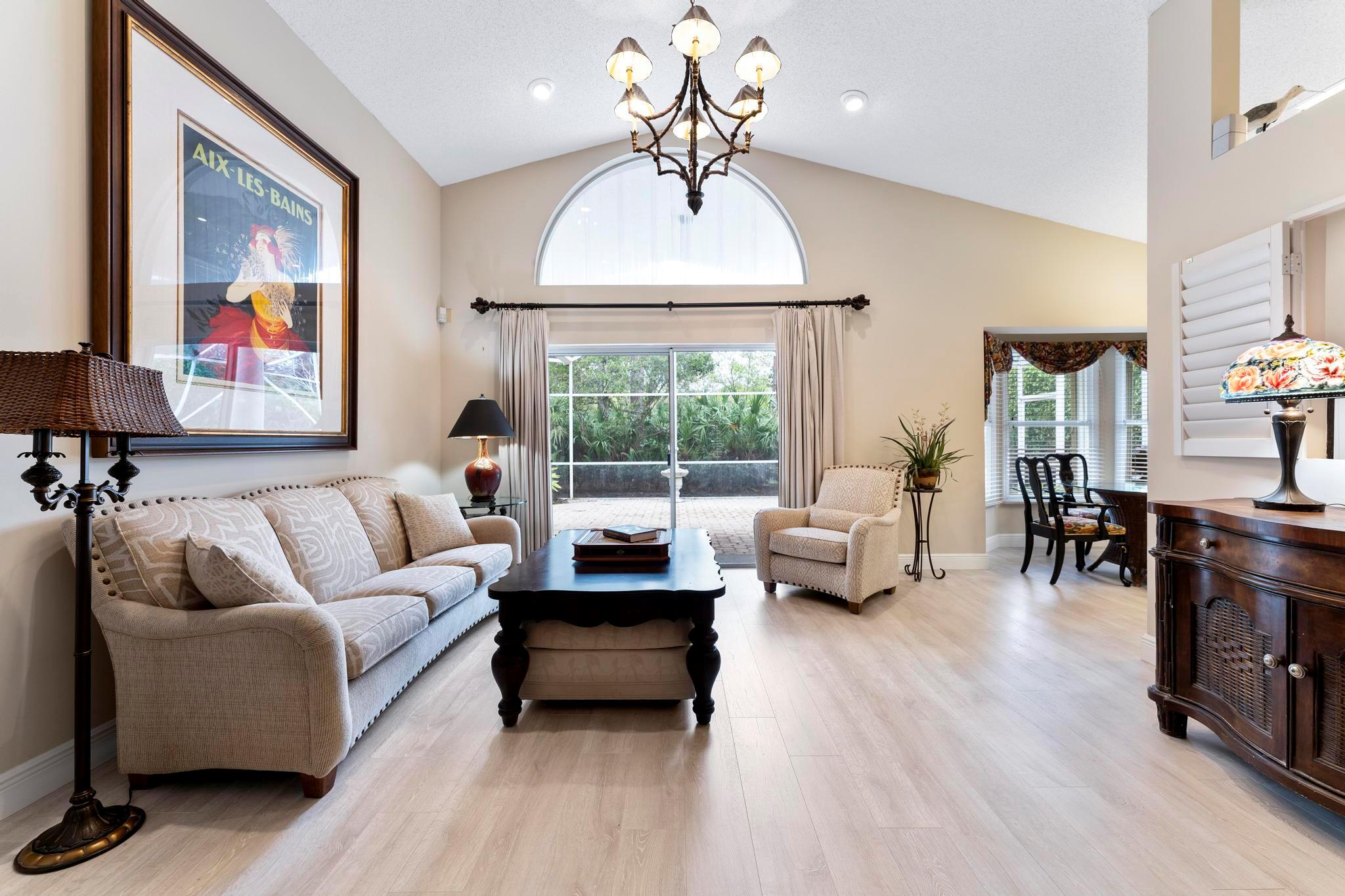 447 Woodview Circle