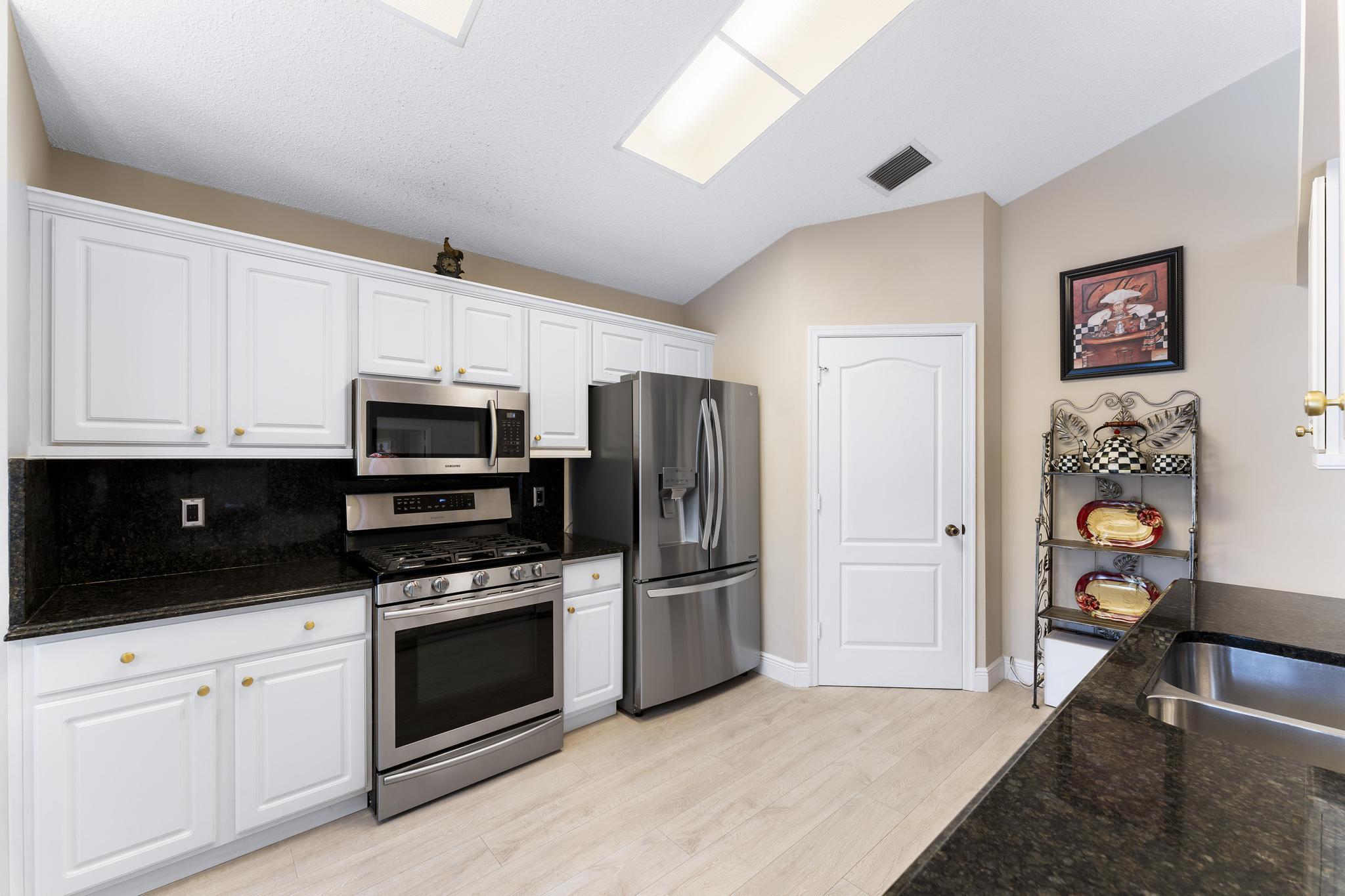 447 Woodview Circle