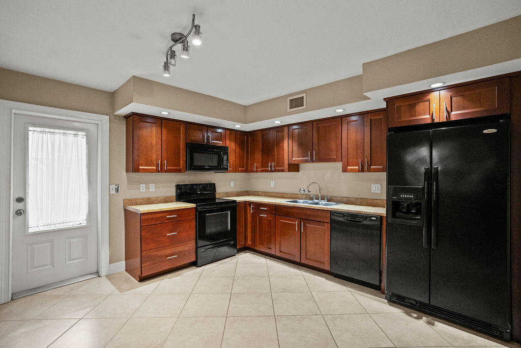 112 Tacoma Lane 2