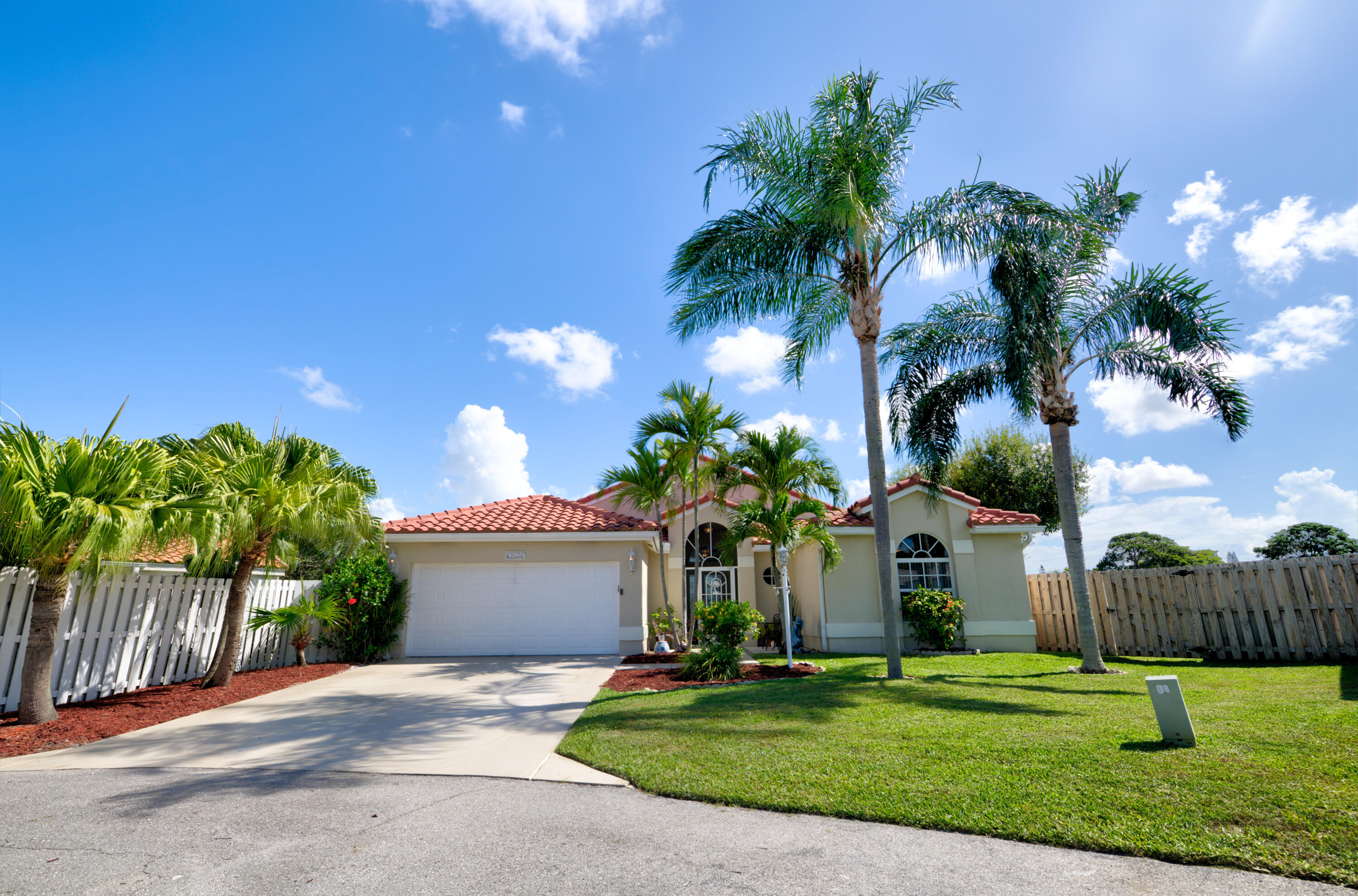4290 Camrose Lane