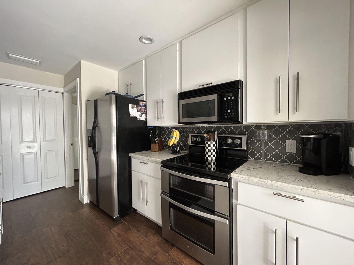 7204 Geminata Oak Court