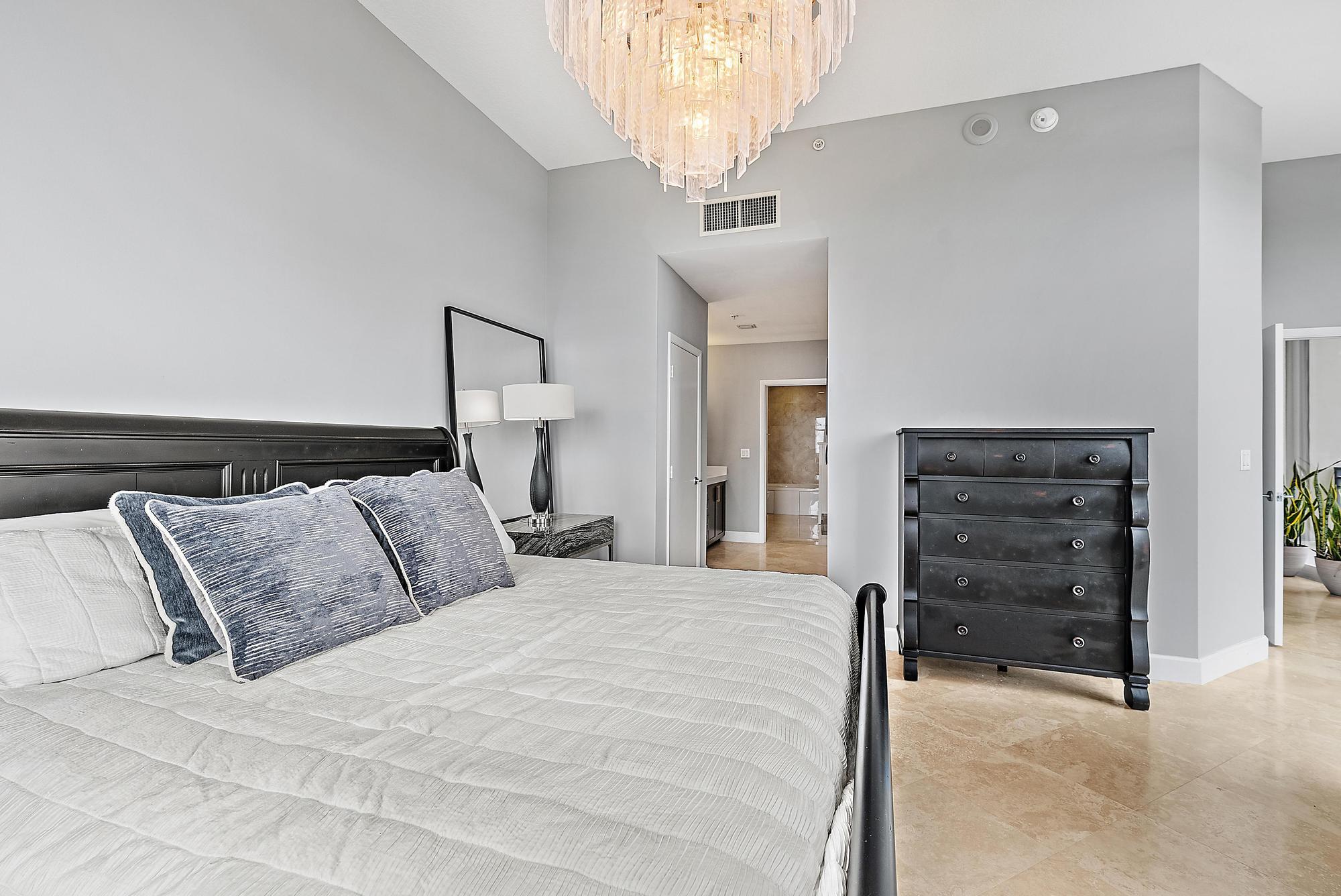 550 Okeechobee Boulevard Uph-11