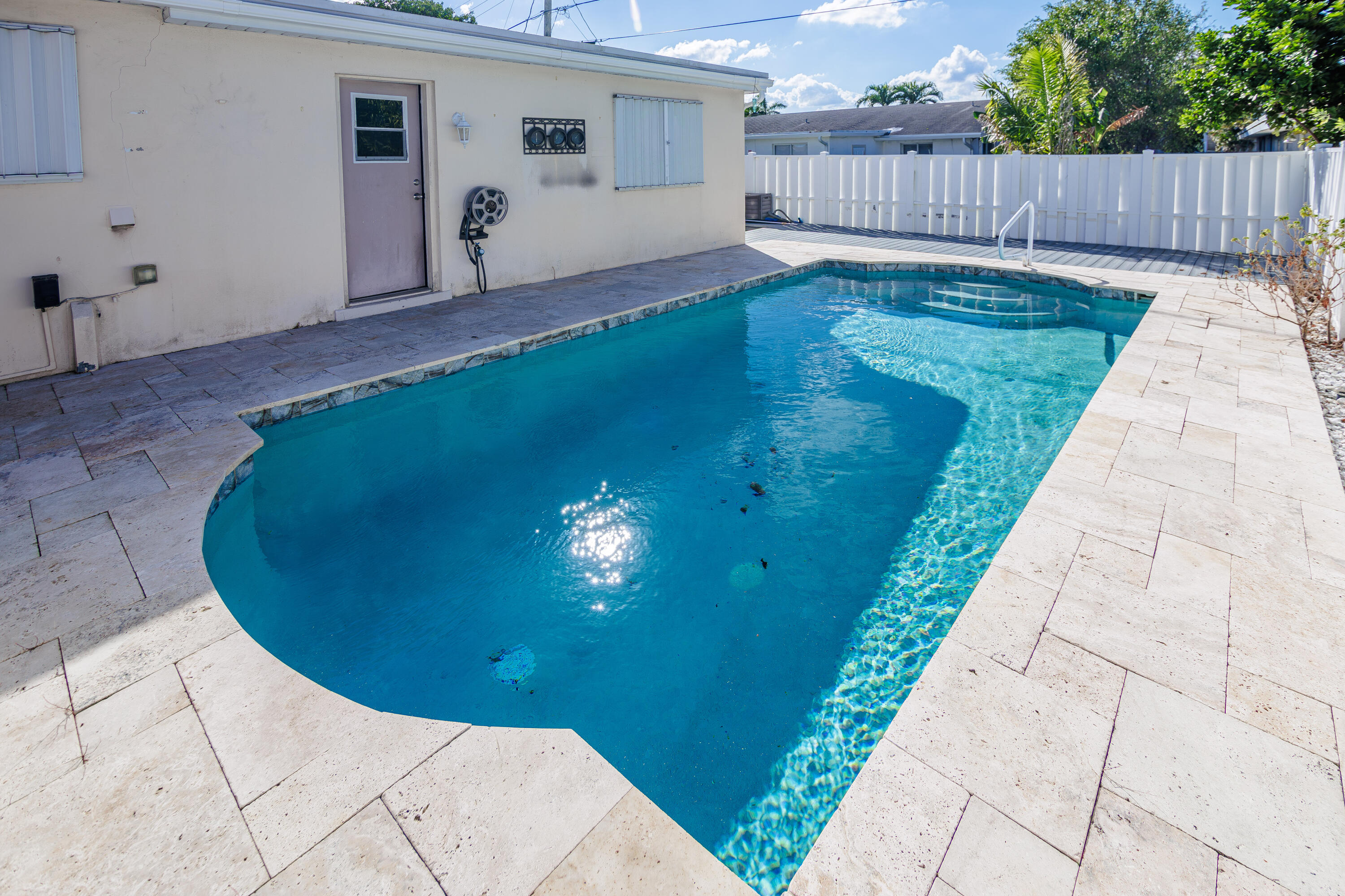 527 W Jasmine Drive