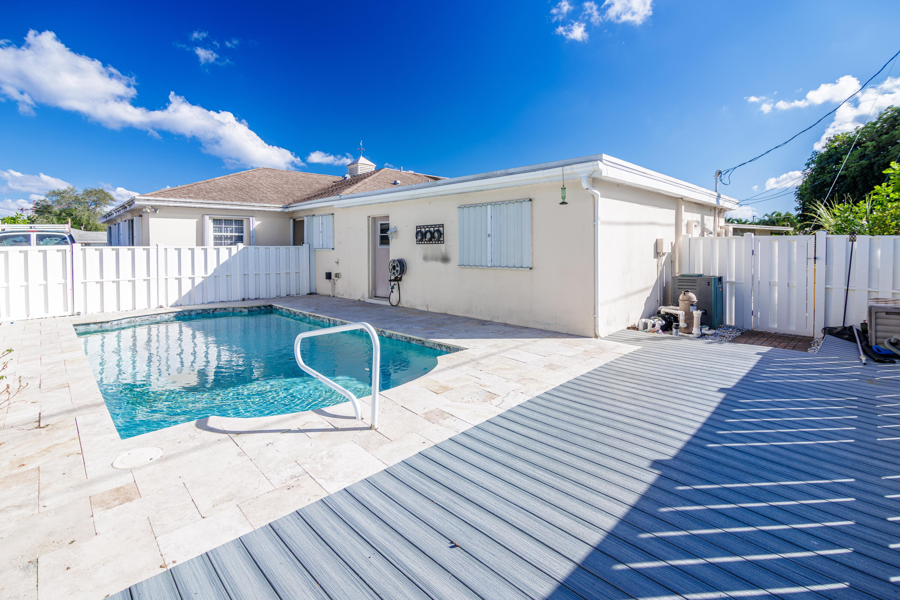 527 W Jasmine Drive